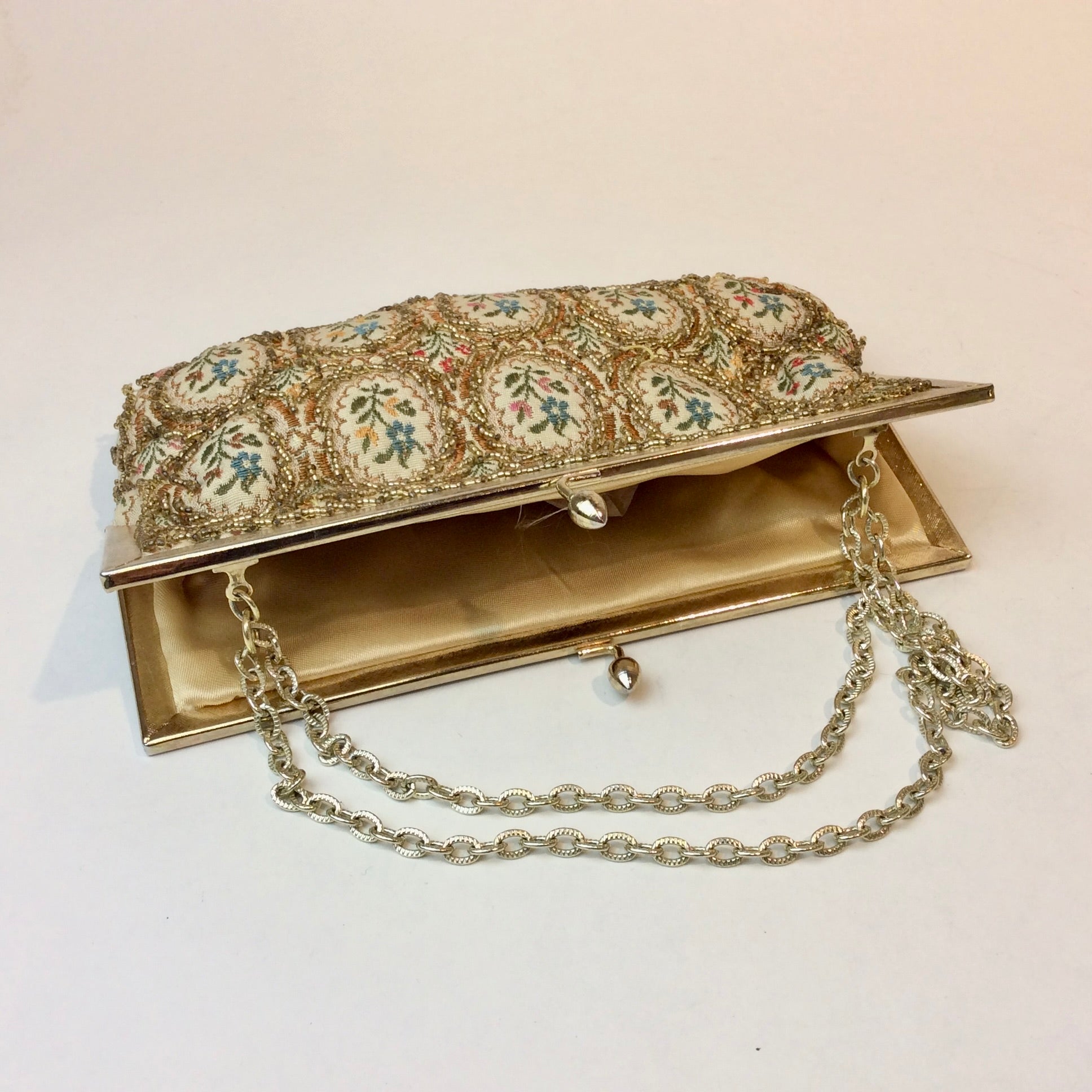 Vintage Artel beaded floral tapestry evening bag with gold chain, convertible clutch or shoulder bag, available at Boheme Vintage in Montreal – bohemevintage.com