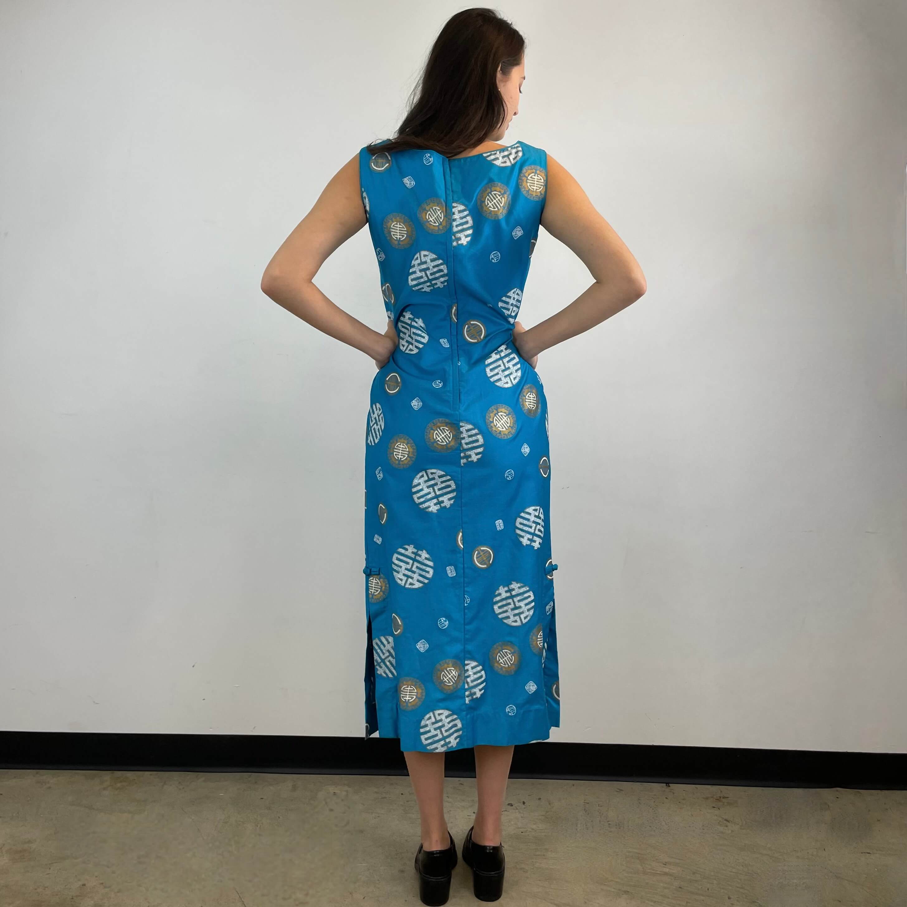 Back View of 1960s Hawaiian Cotton Maxi Shift Dress Size Medium sold at bohemevintage.com Montreal