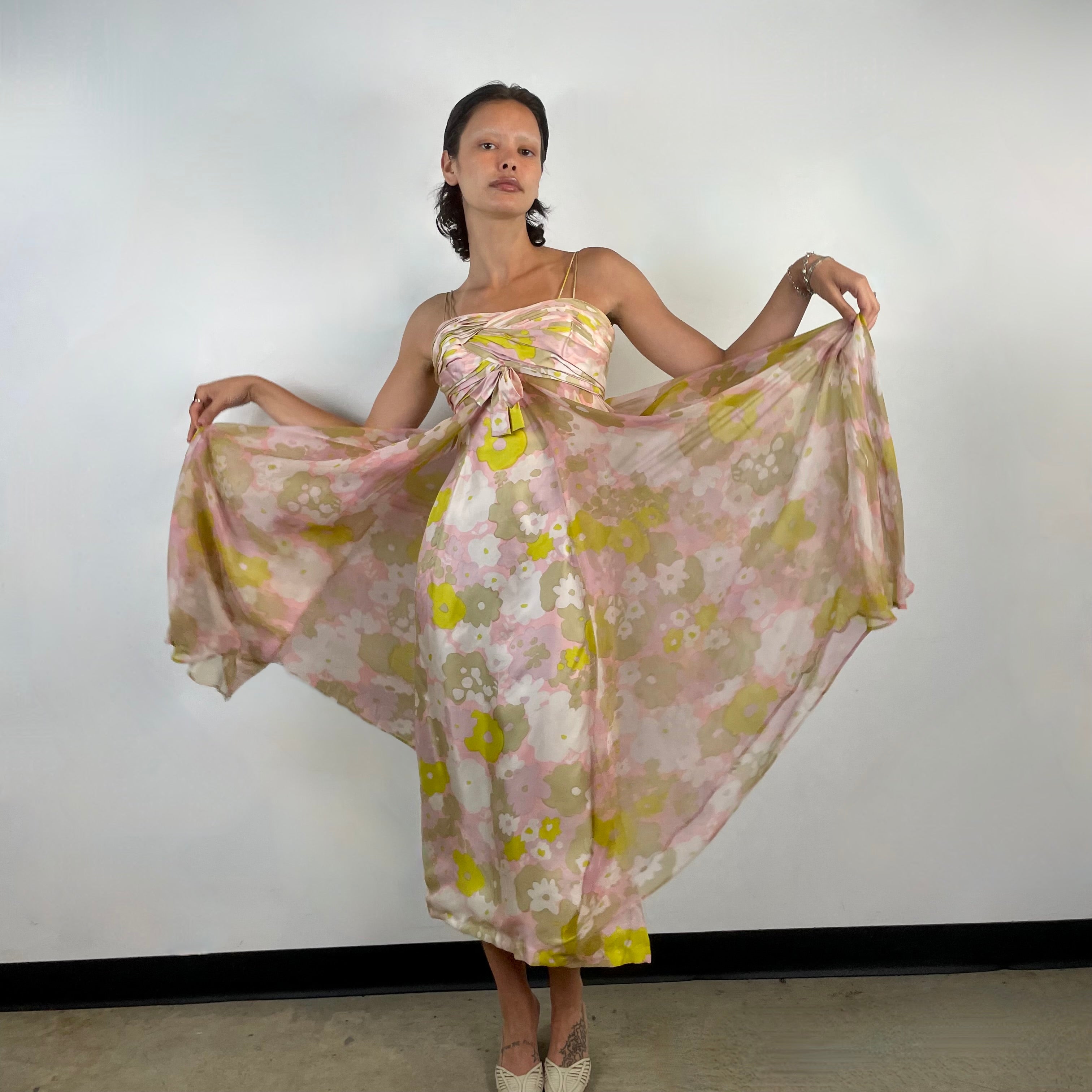 Cam fait - Nora PHOTOS - Robe midi en mousseline de soie des années 1960, taille S