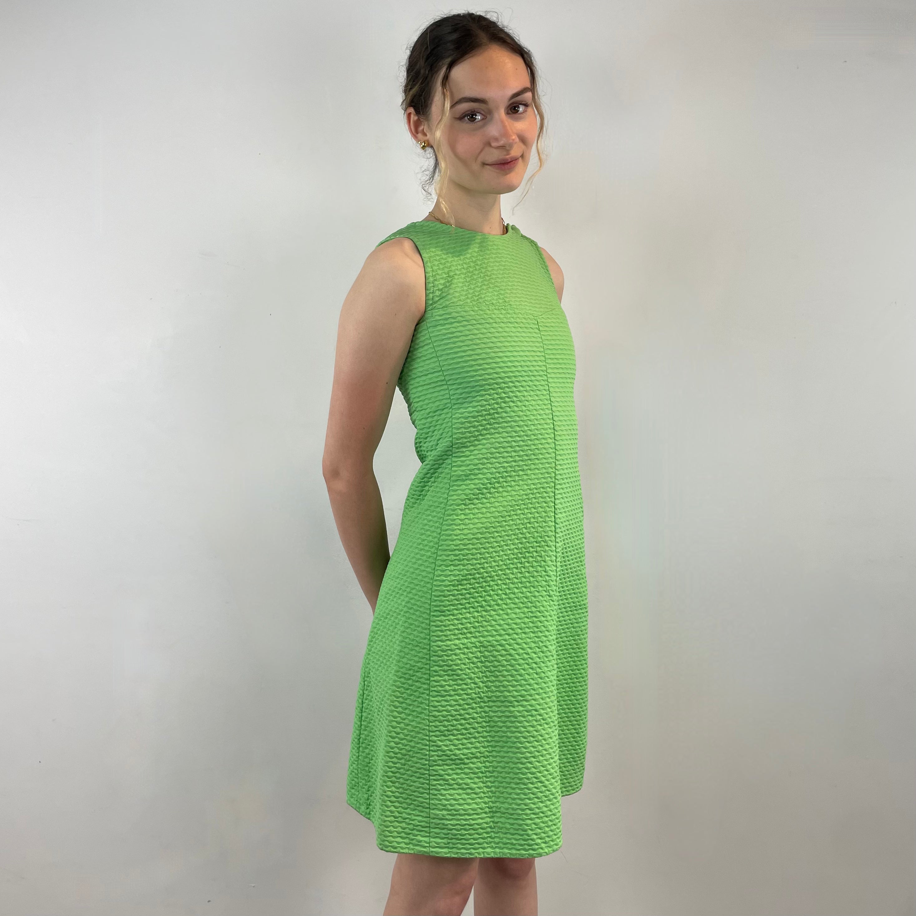 Front view of 1960s Lime Green Cotton Mini Shift Dress
size Small
sold at bohemevintage.com
Montréal