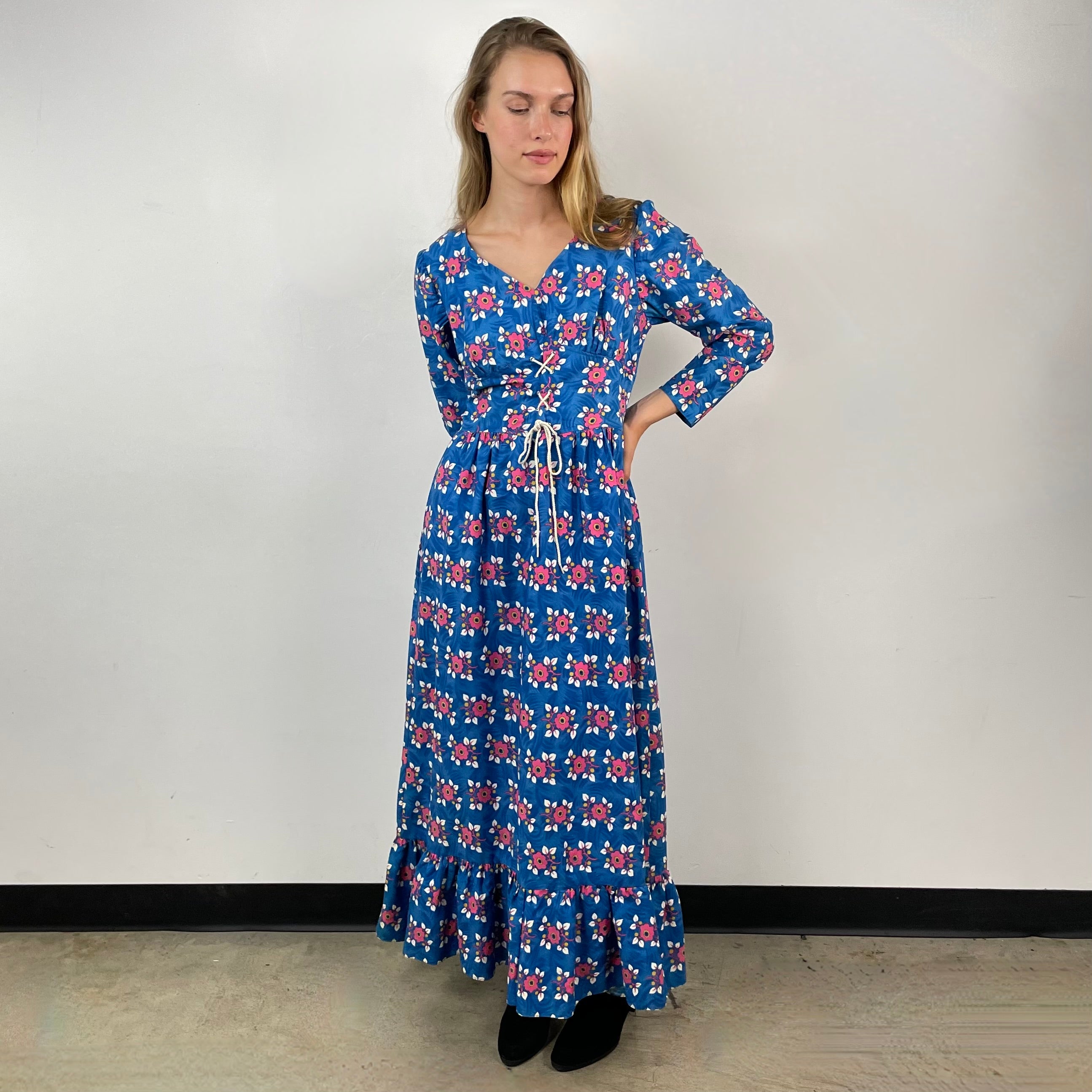 Boheme Vintage – Vintage 1970s Betty Bee Floral Cotton Peasant Dress with Lace-Up Corset Bodice and Ruffled Hem