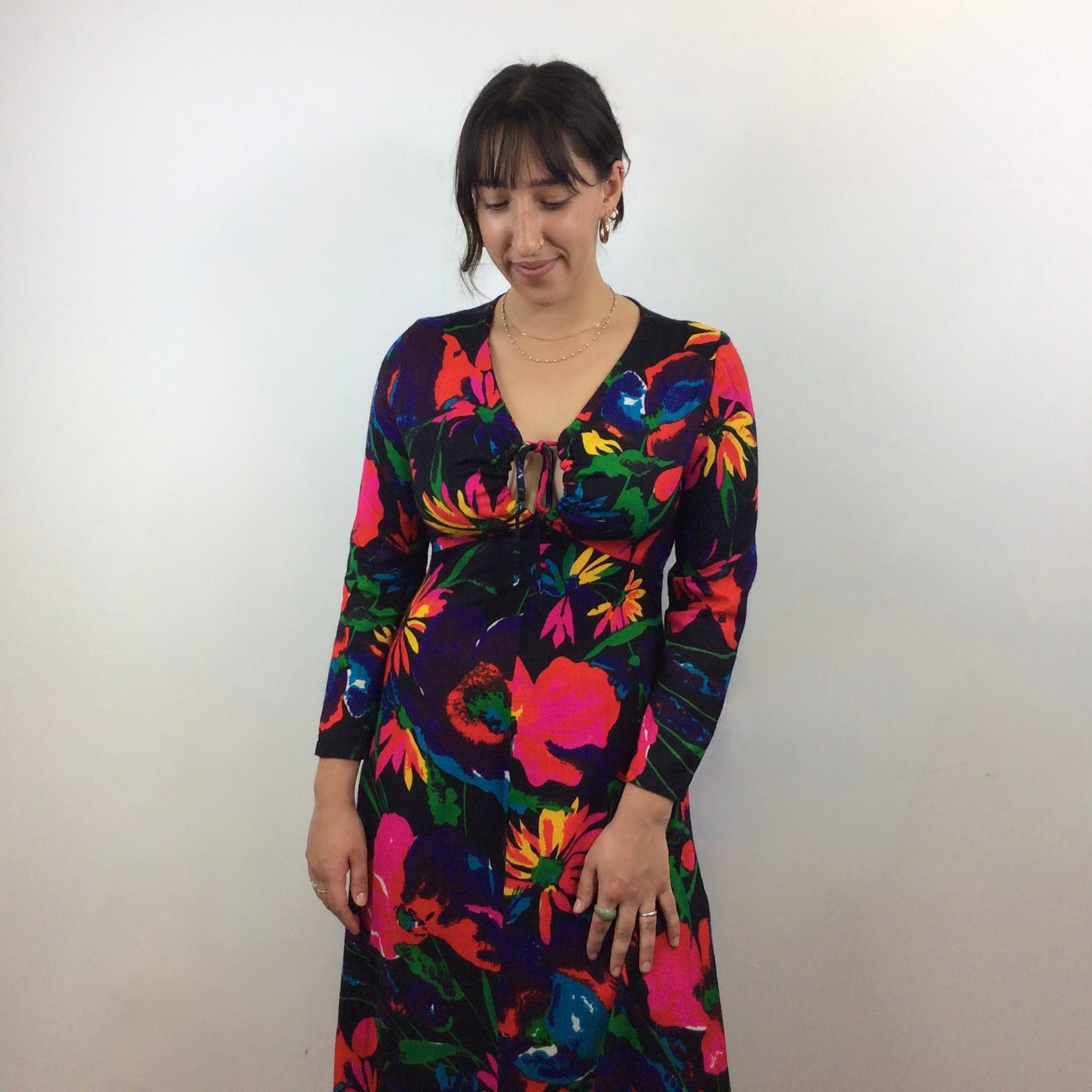 Boheme Vintage – Vintage 1970s Handmade Bold Floral Print Long Sleeve Maxi Dress with Empire Waist