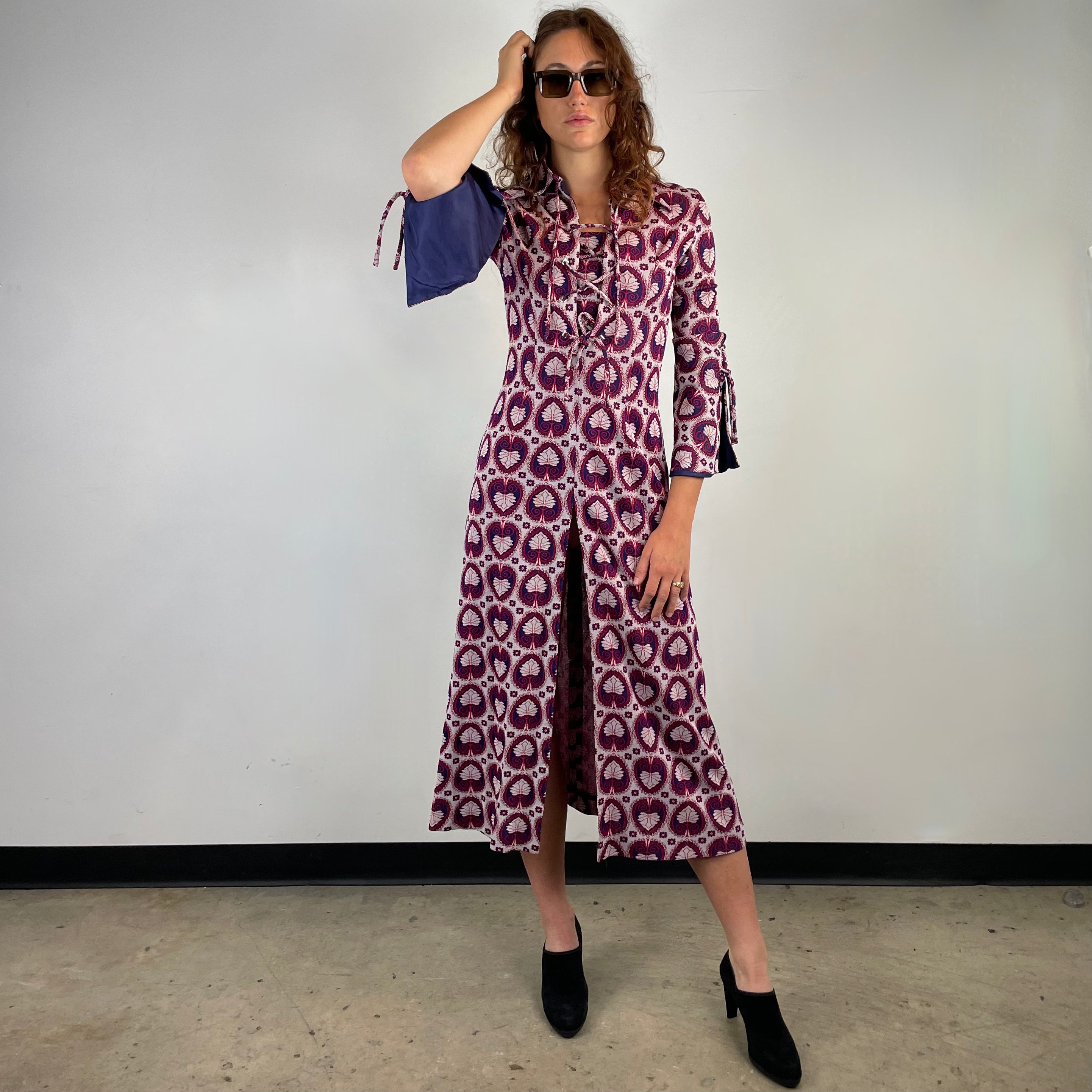 Front view of 1970s Long Sleeve Laced Maxi Dress
Size Small
Sold at bohemevintage.com
Montréal