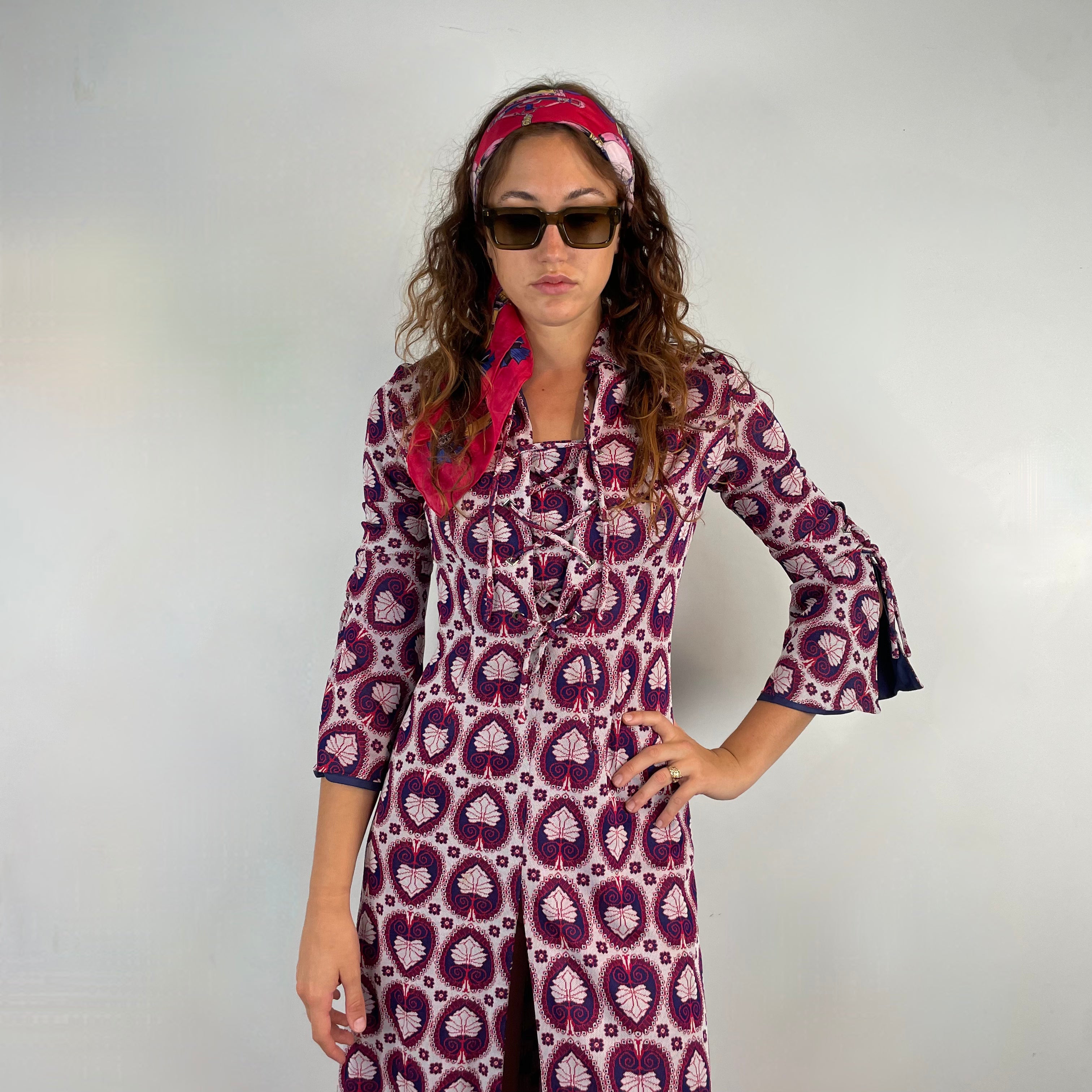 Close up front view of 1970s Long Sleeve Laced Maxi Dress
Size Small
Sold at bohemevintage.com
Montréal