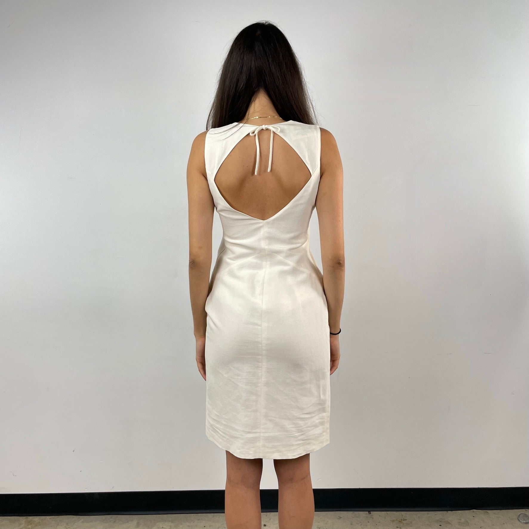 Back view of Valentino Ivory Linen Sheet Dress Size Small/Medium
Sold at bohemevintage.com, Montréal