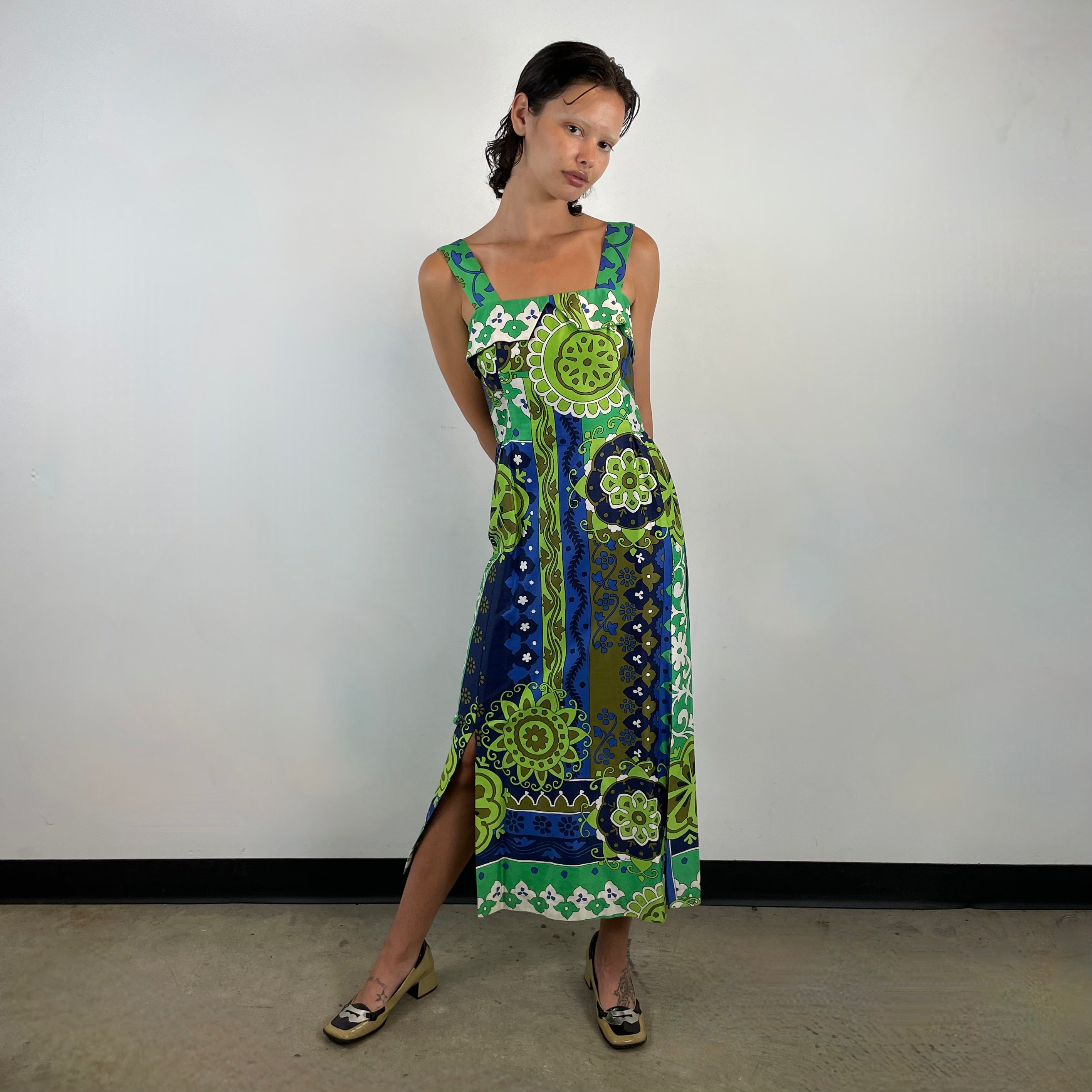 Front view of 1970s Bold Foulard Print Maxi Cotton Dress
Size Small
Sold at bohemevintage.com
Montréal