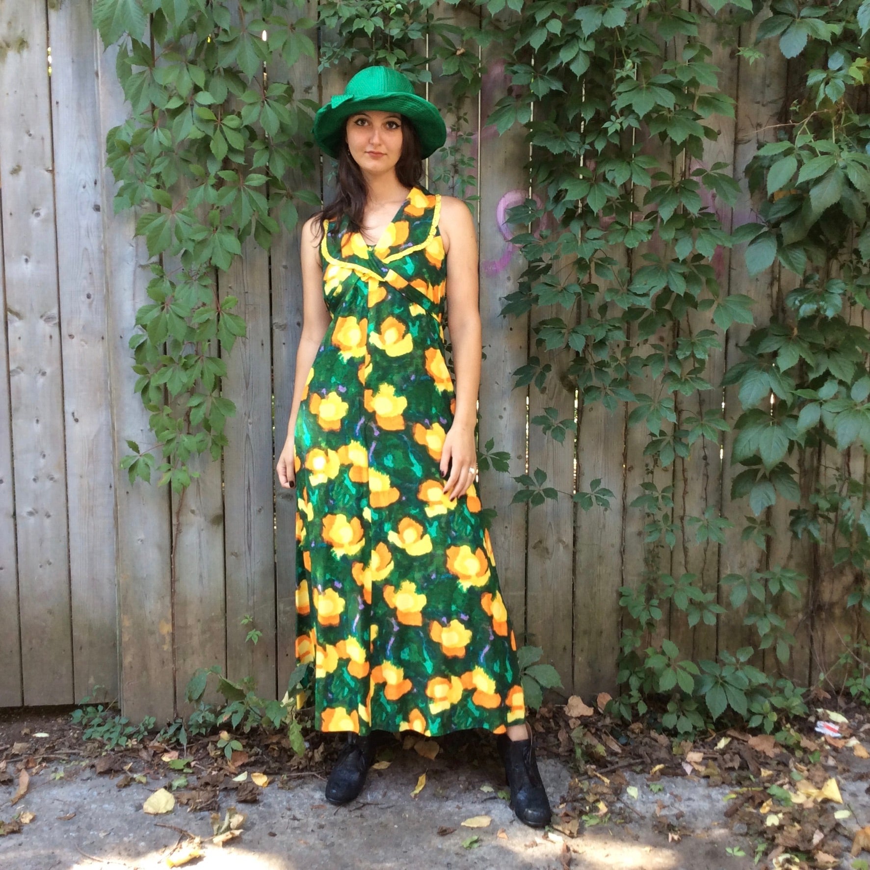 Front view of 1970s Bold Print Wide Collar Maxi Dress
Size Small/Medium
Sold at bohemevintage.com
Montréal