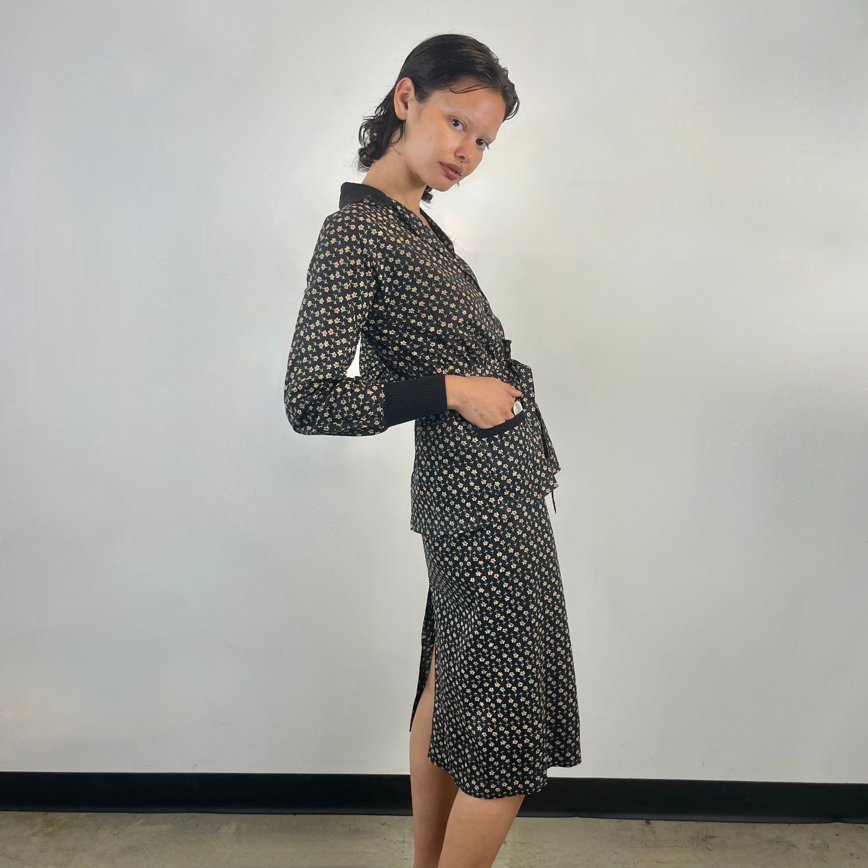 Side view of 1970s Missoni Designer Blouse and Skirt set
Size Small
Sold at bohemevintage.com
Montréal