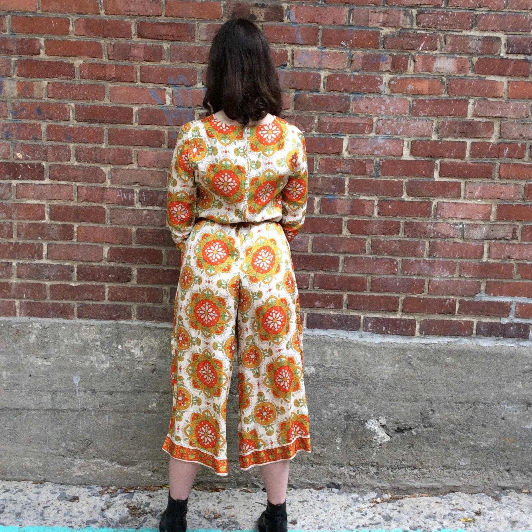 Back view of 1970s Wide Leg Bold print Jumpsuit Size Small/Medium, sold by bohemevintage.com Montréal