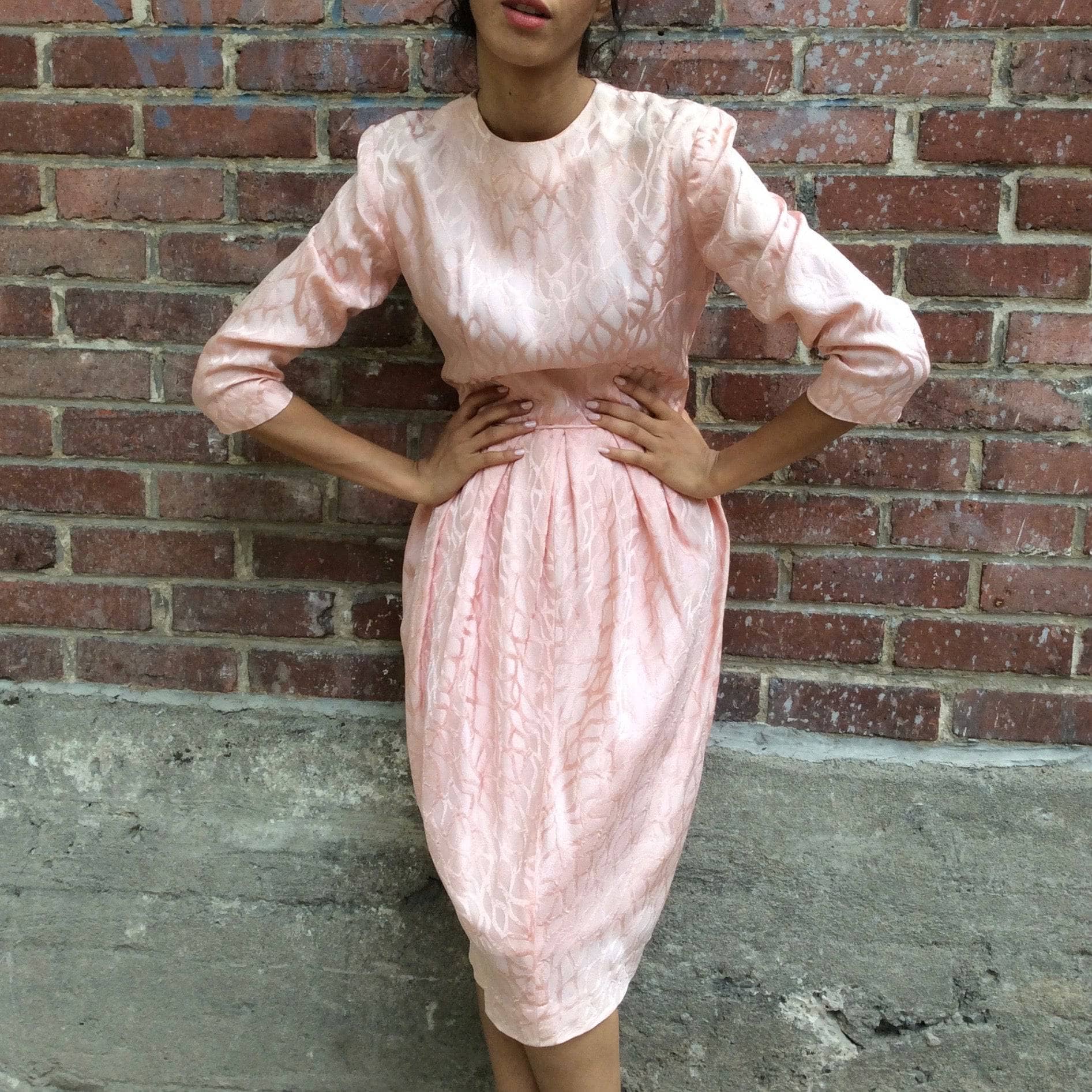 1950s 3/4 Sleeve Tulip Shape Satin Brocade Dress Size Small Sold by bomemevintage.com Montréal