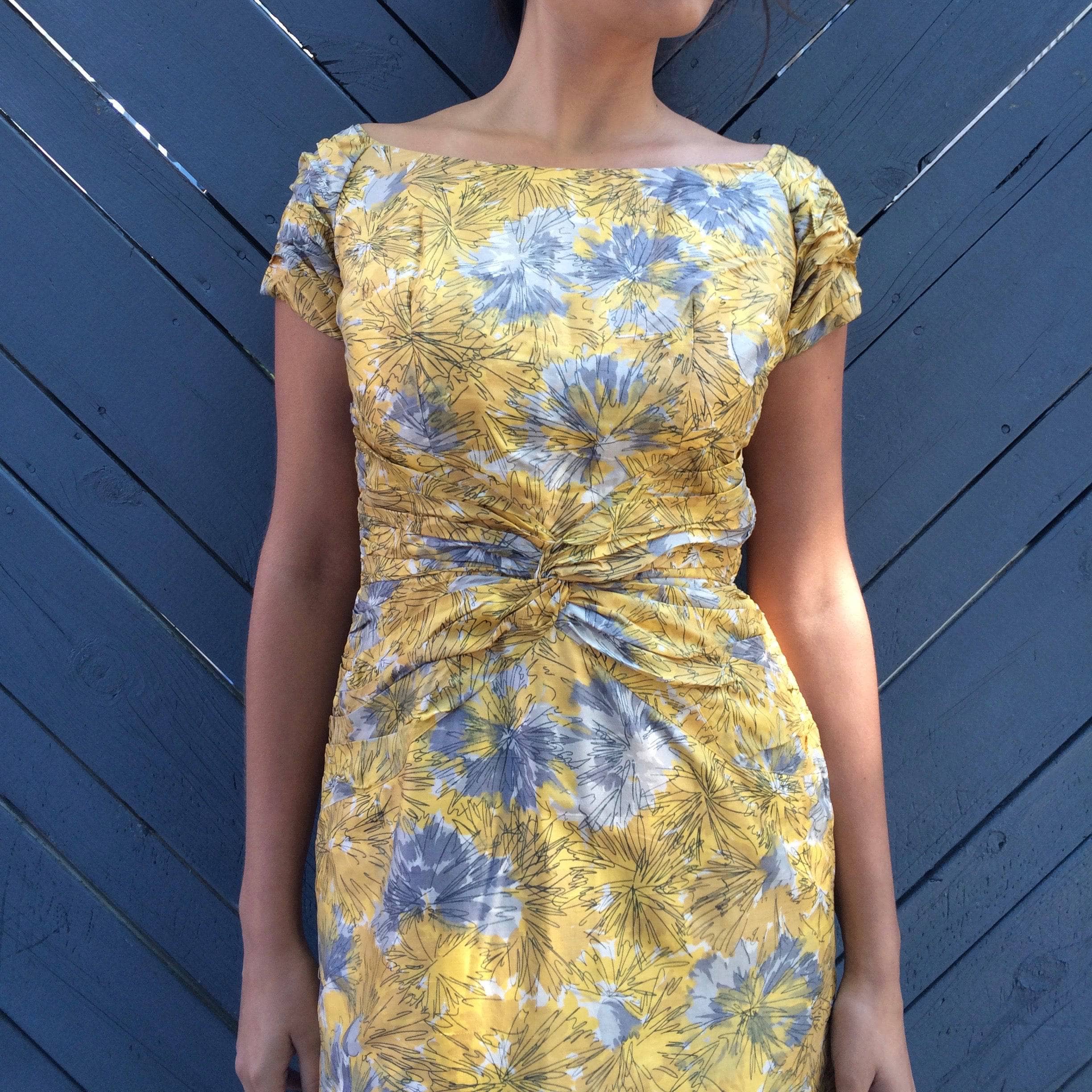 1950s Jack Liebman Floral Print Silk Cocktail Dress Size Small/Medium Sold by bohemevintage.com Montréal
