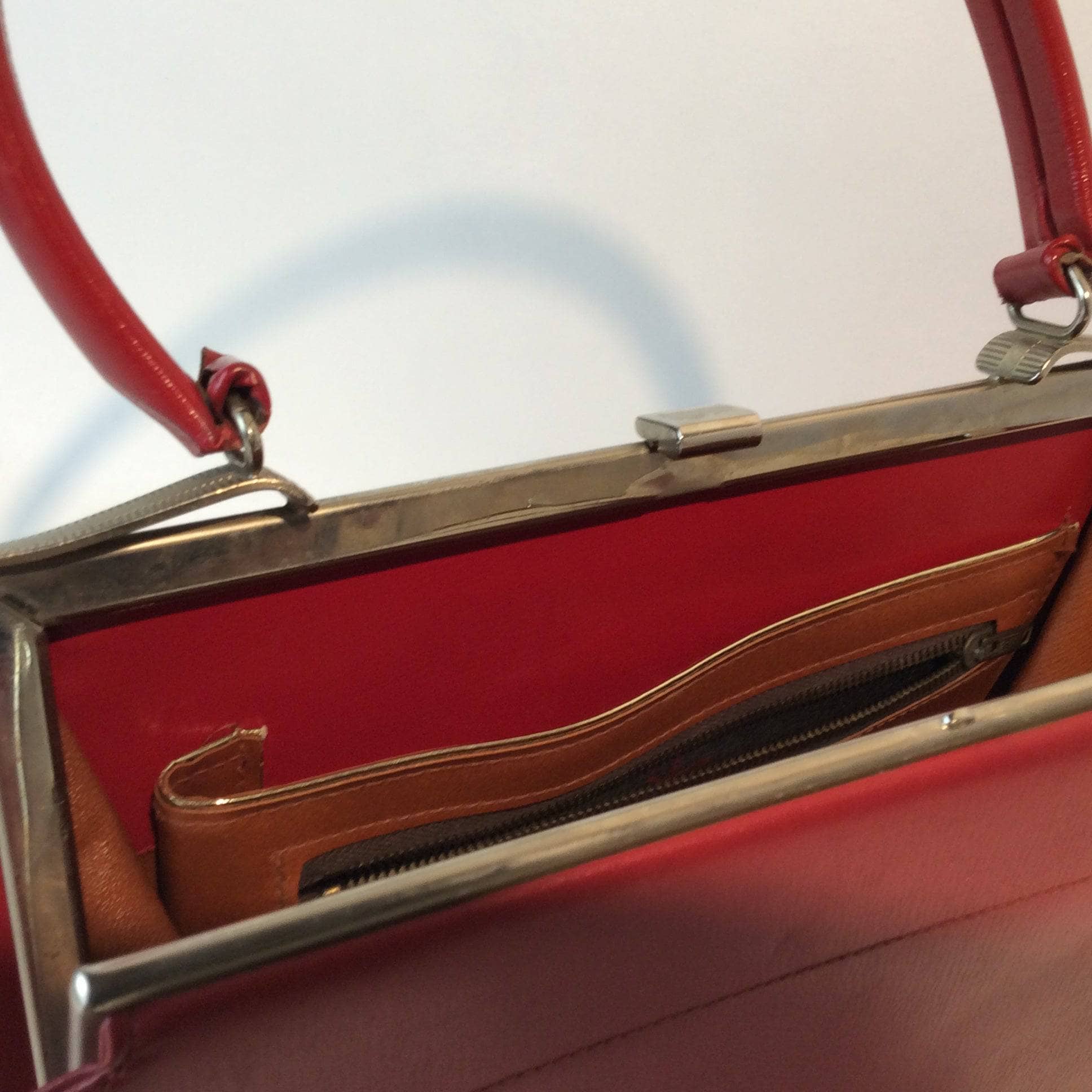 Side Zipper view of 1950s Red Handbag Sold by bohemevintage.com Montreal