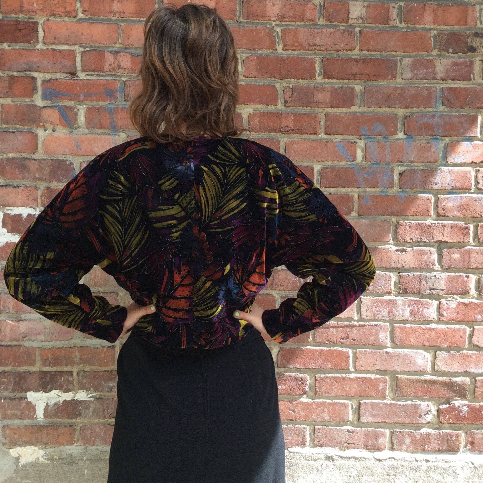 Back view of 1980s Floral printed Velvet Cropped Blazer SOLD (by bohemevintage.com Montréal)