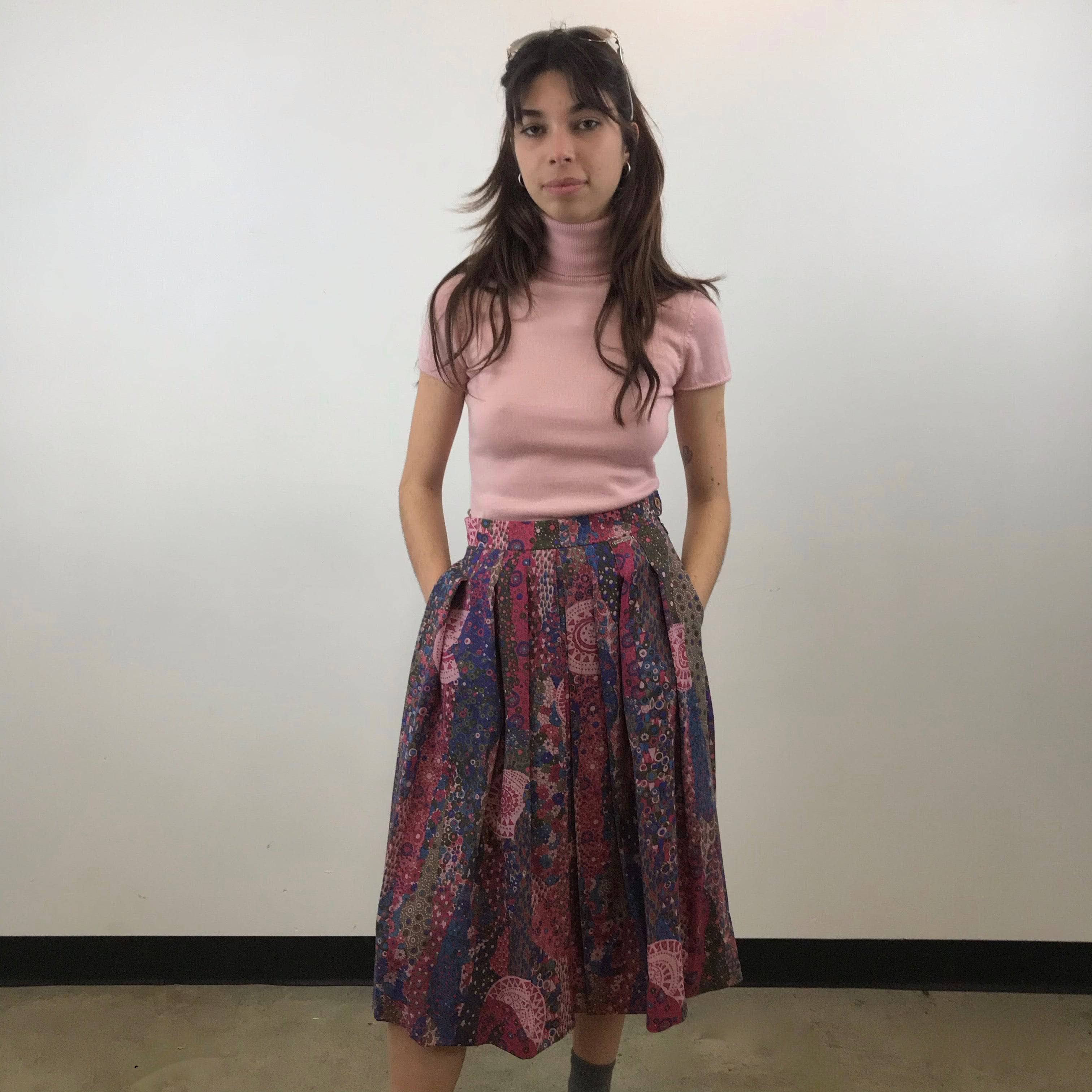 1990s Geiger Midi Length Foulard Print Pleated Midi Skirt Size small, sold by Bohemevintage.com Montreal