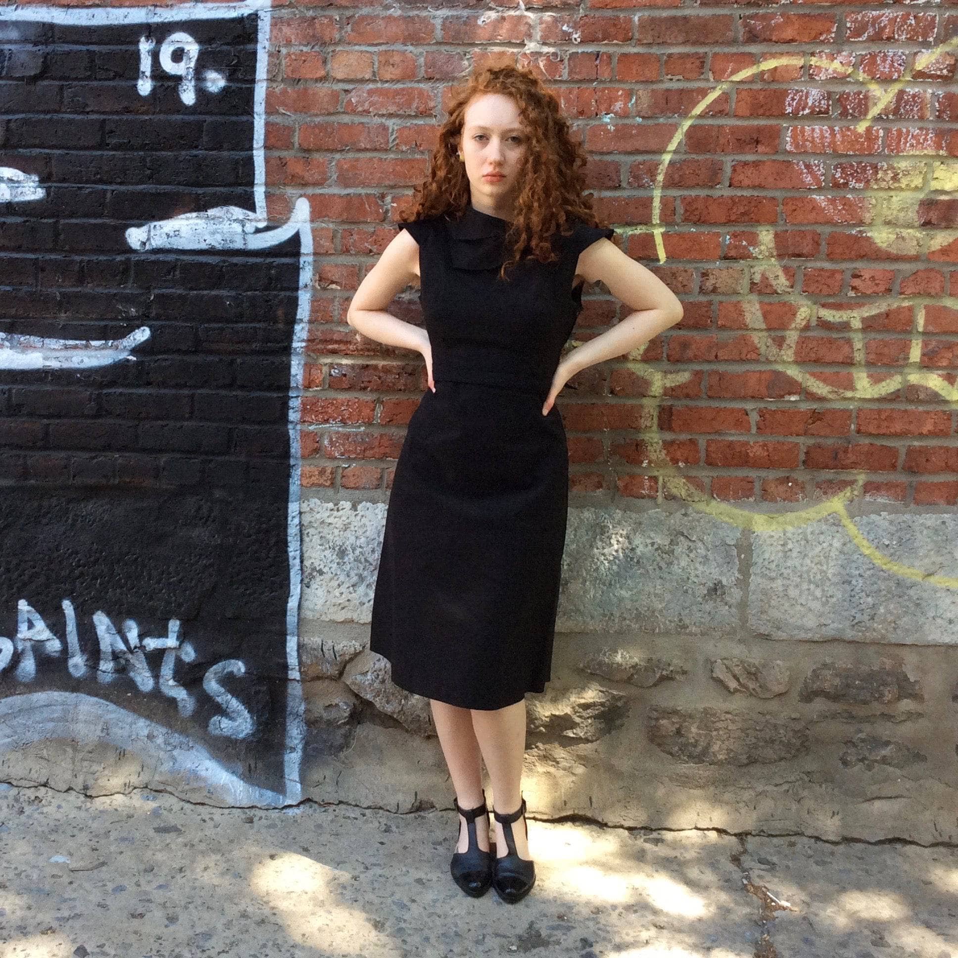 2000s "Kitchen ORANGE" Black sleeveless cocktail dress size Small/Medium, sold by bohemevintage.com Montreal