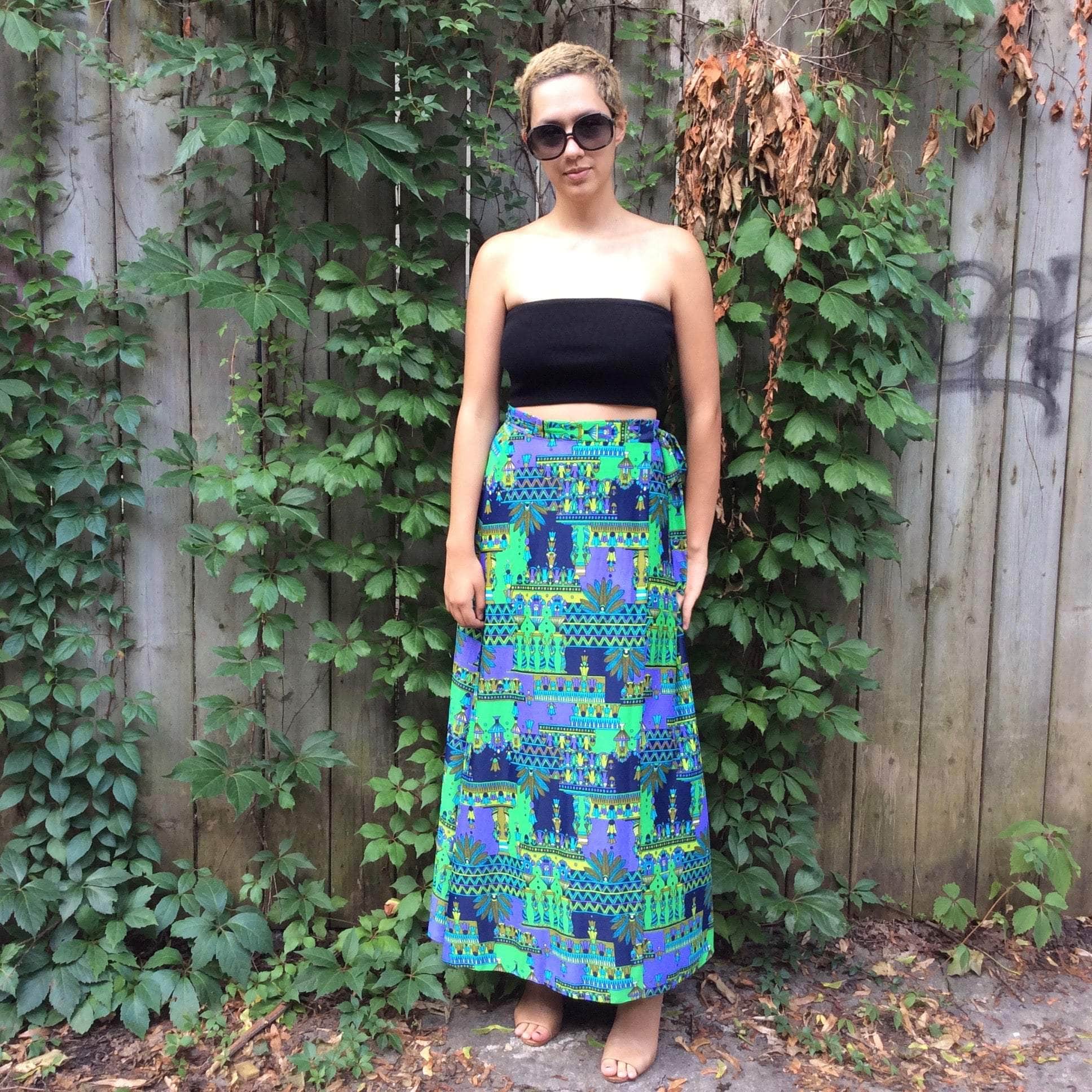 1970s "Slix Regd" Wrap-Around Bold Print Maxi Skirt, sold by bohemevintage.com Montréal