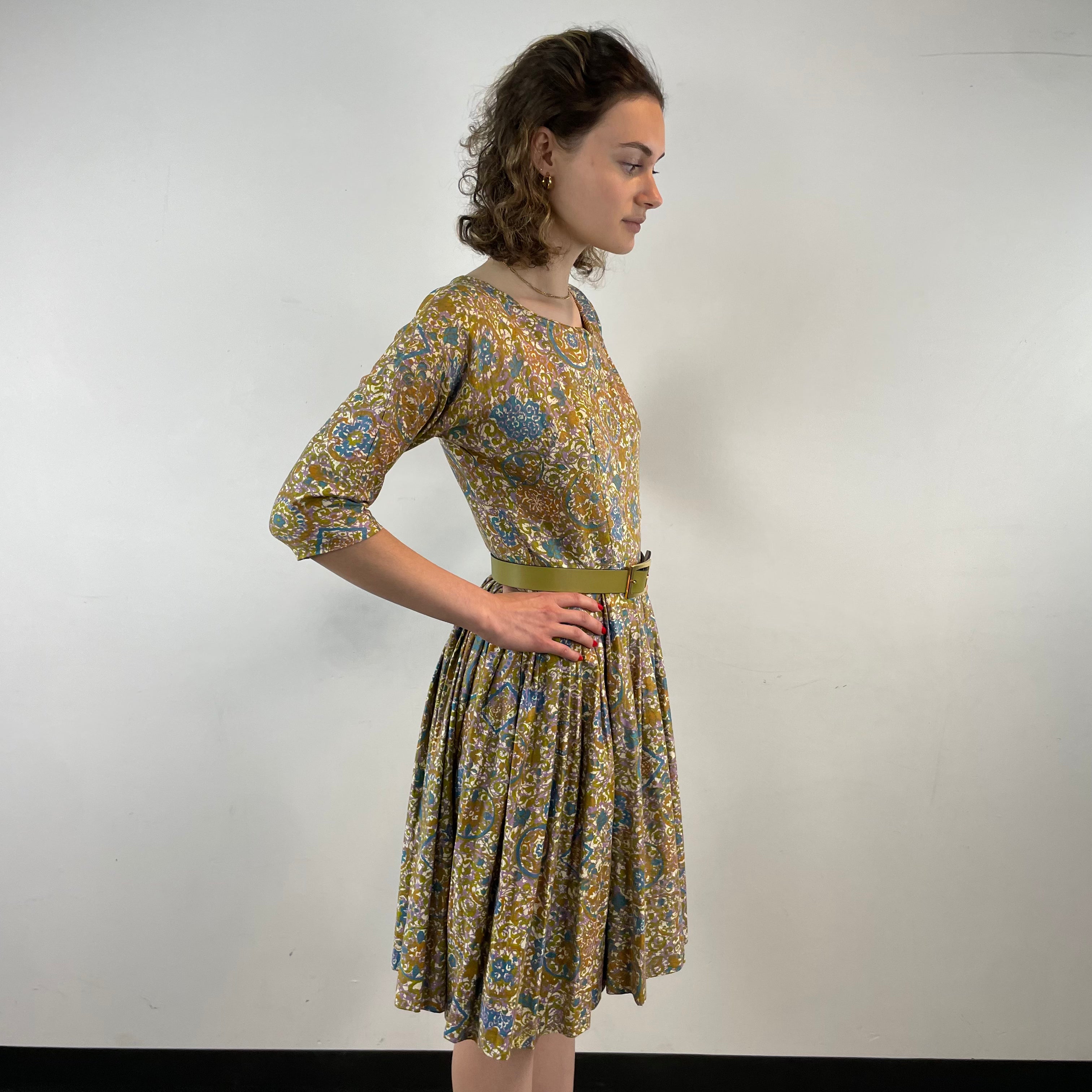 Side View of Boheme Vintage 1950s Meo of California floral cotton dress with pleated midi skirt and dolman sleeves.
