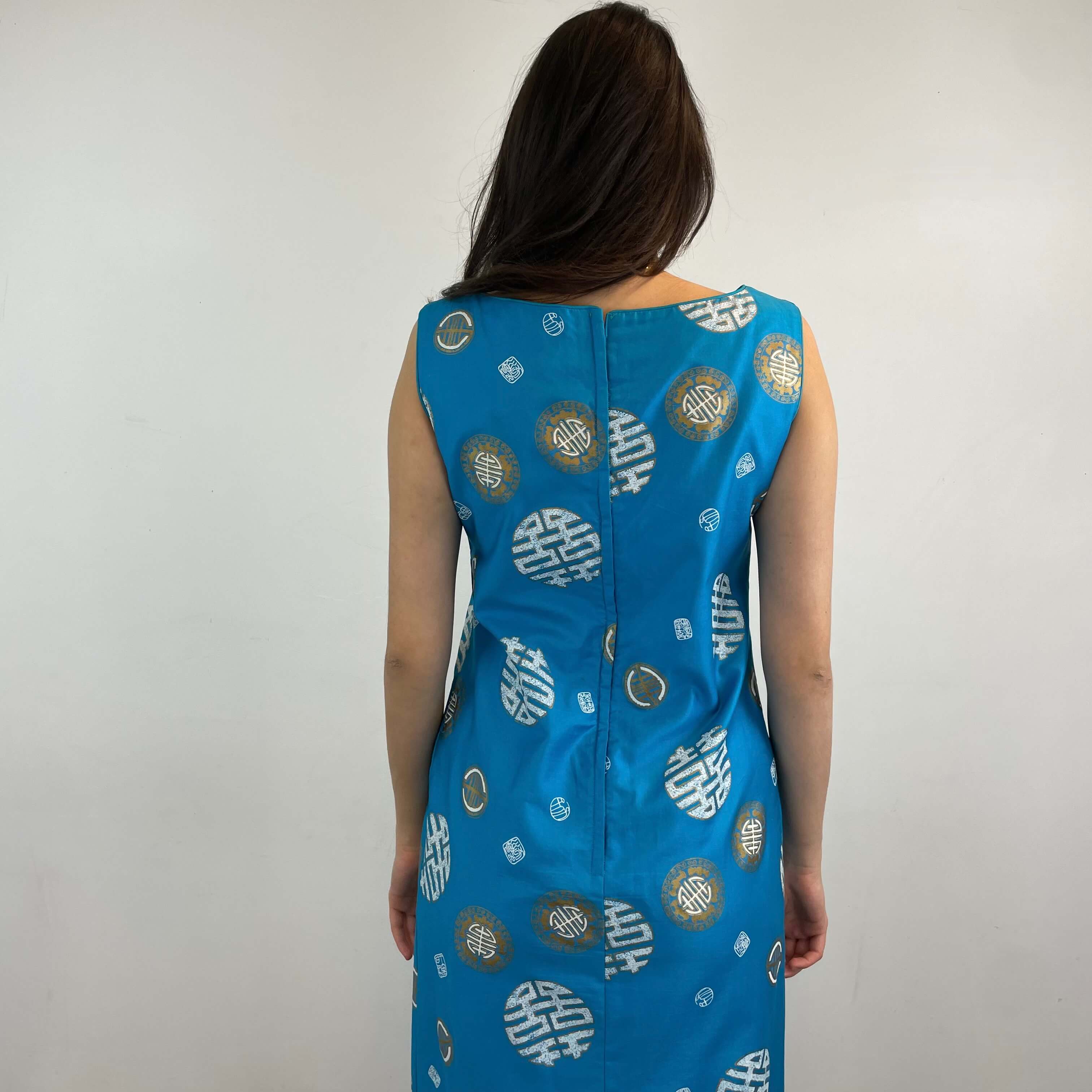 Back View of 1960s Hawaiian Cotton Maxi Shift Dress Size Medium sold at bohemevintage.com Montreal