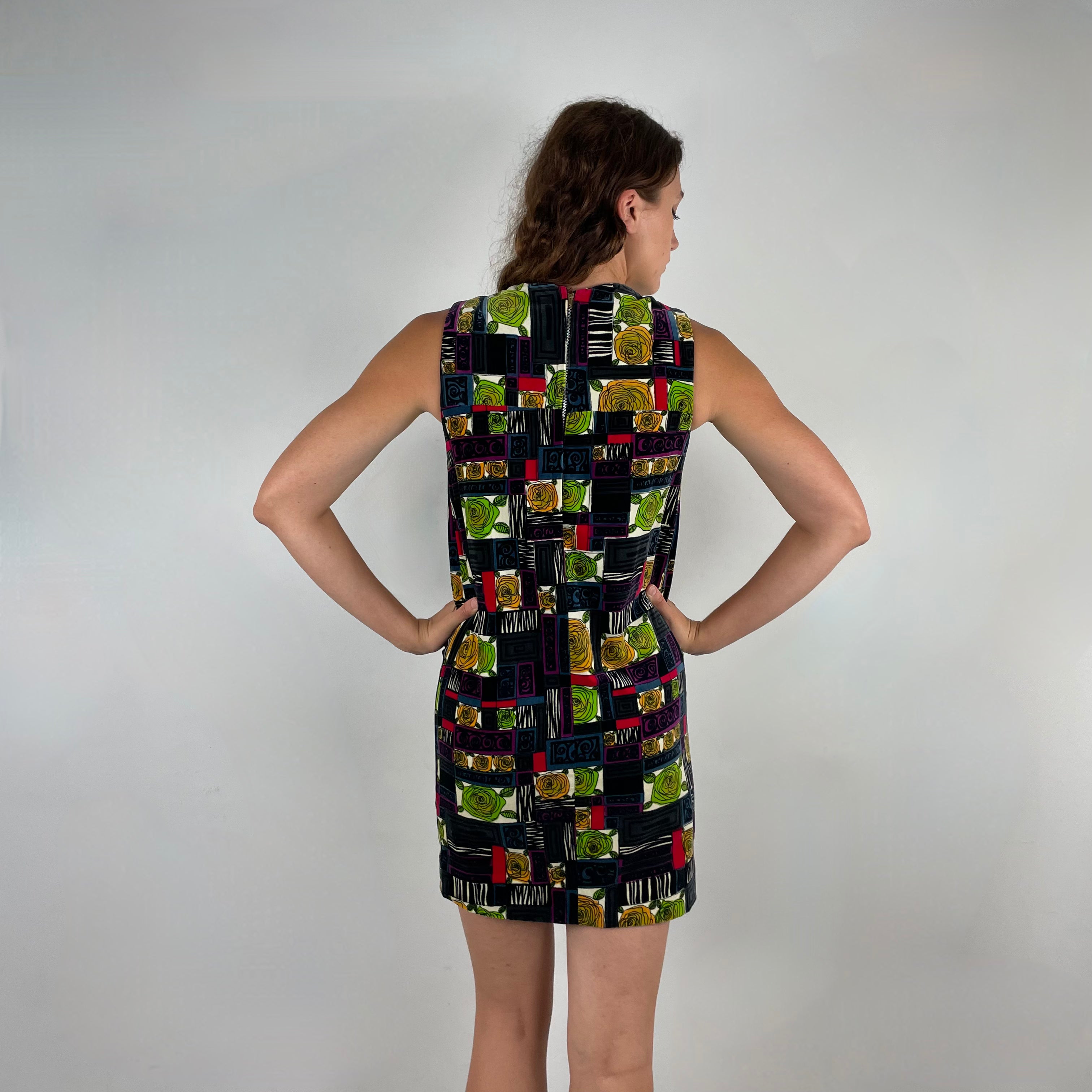 Back view of 1960s Rose Motifs Velvet Shift Dress 
Size Small/Medium
Sold at bohemevintage.com Montréal 