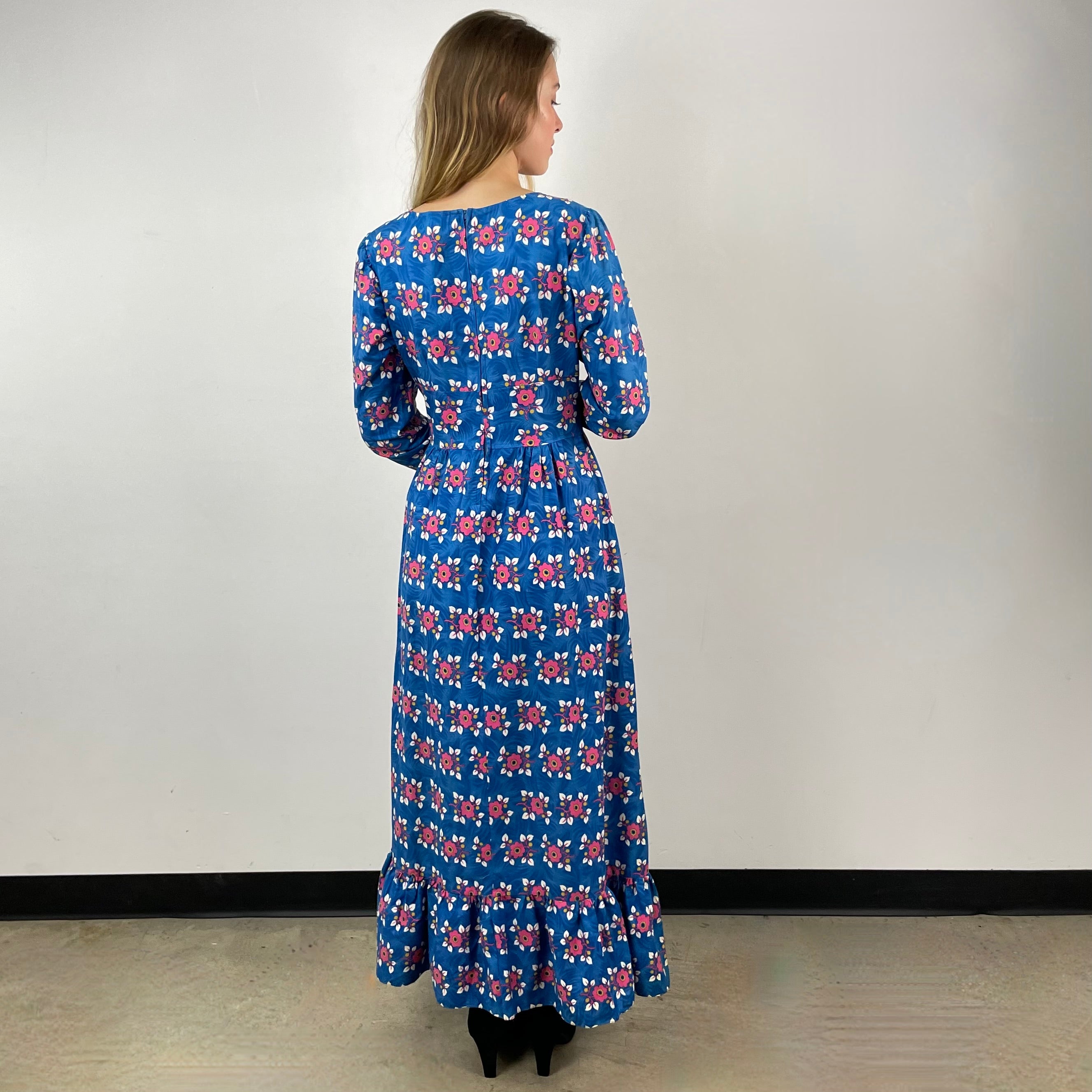 Boheme Vintage – Vintage 1970s Betty Bee Floral Cotton Peasant Dress with Lace-Up Corset Bodice and Ruffled Hem