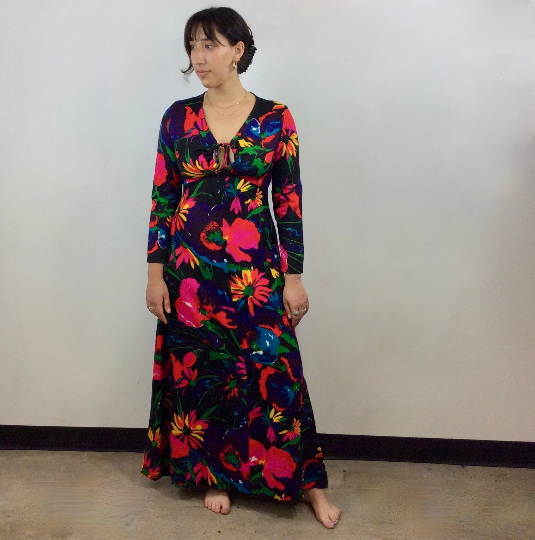 Boheme Vintage – Vintage 1970s Handmade Bold Floral Print Long Sleeve Maxi Dress with Empire Waist