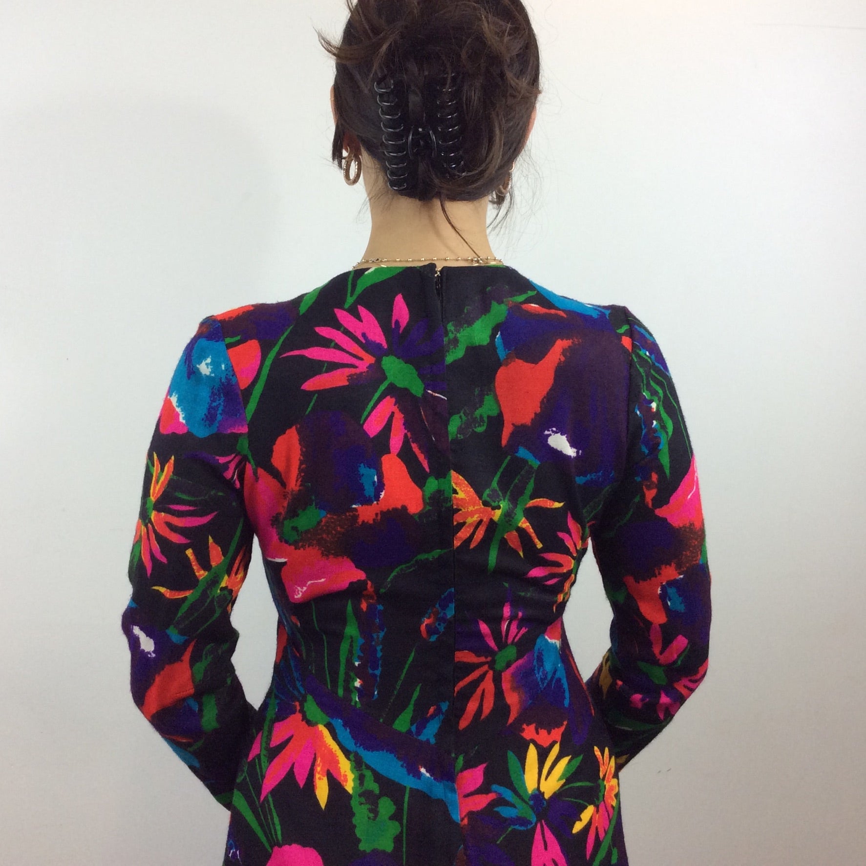 Boheme Vintage – Vintage 1970s Handmade Bold Floral Print Long Sleeve Maxi Dress with Empire Waist