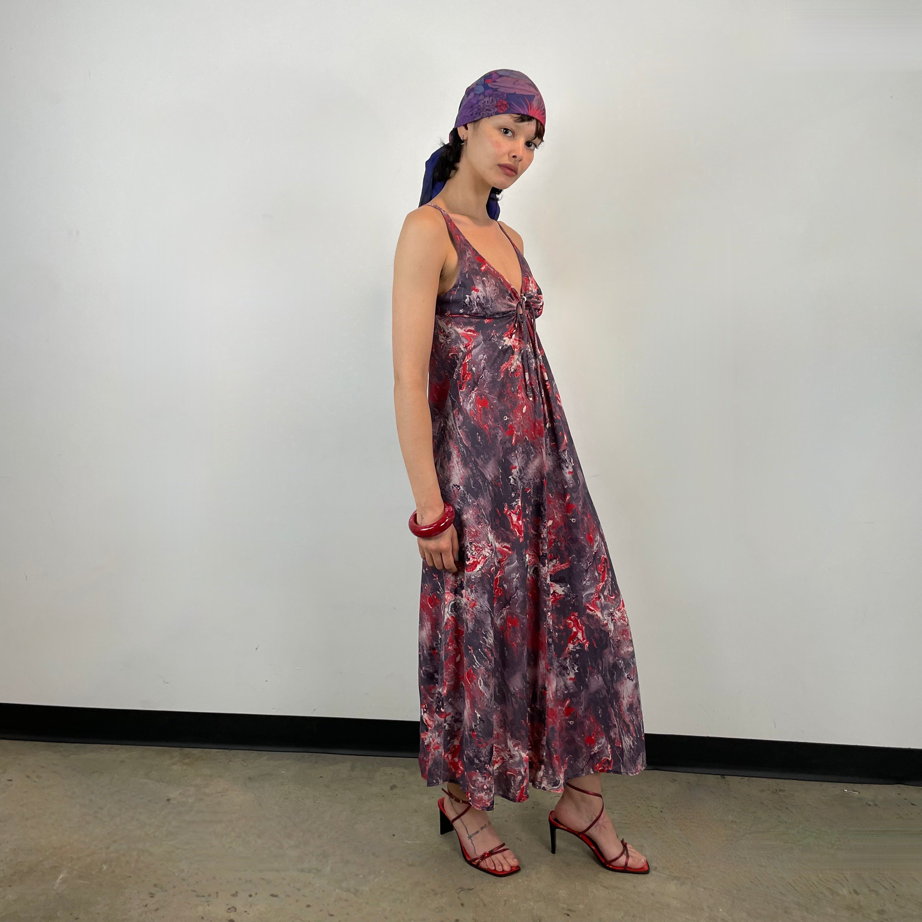 Angled view of 1970s Sleeveless Marble Print Maxi Dress 
Size Small
Sold at bohemevintage.com
Montréal 