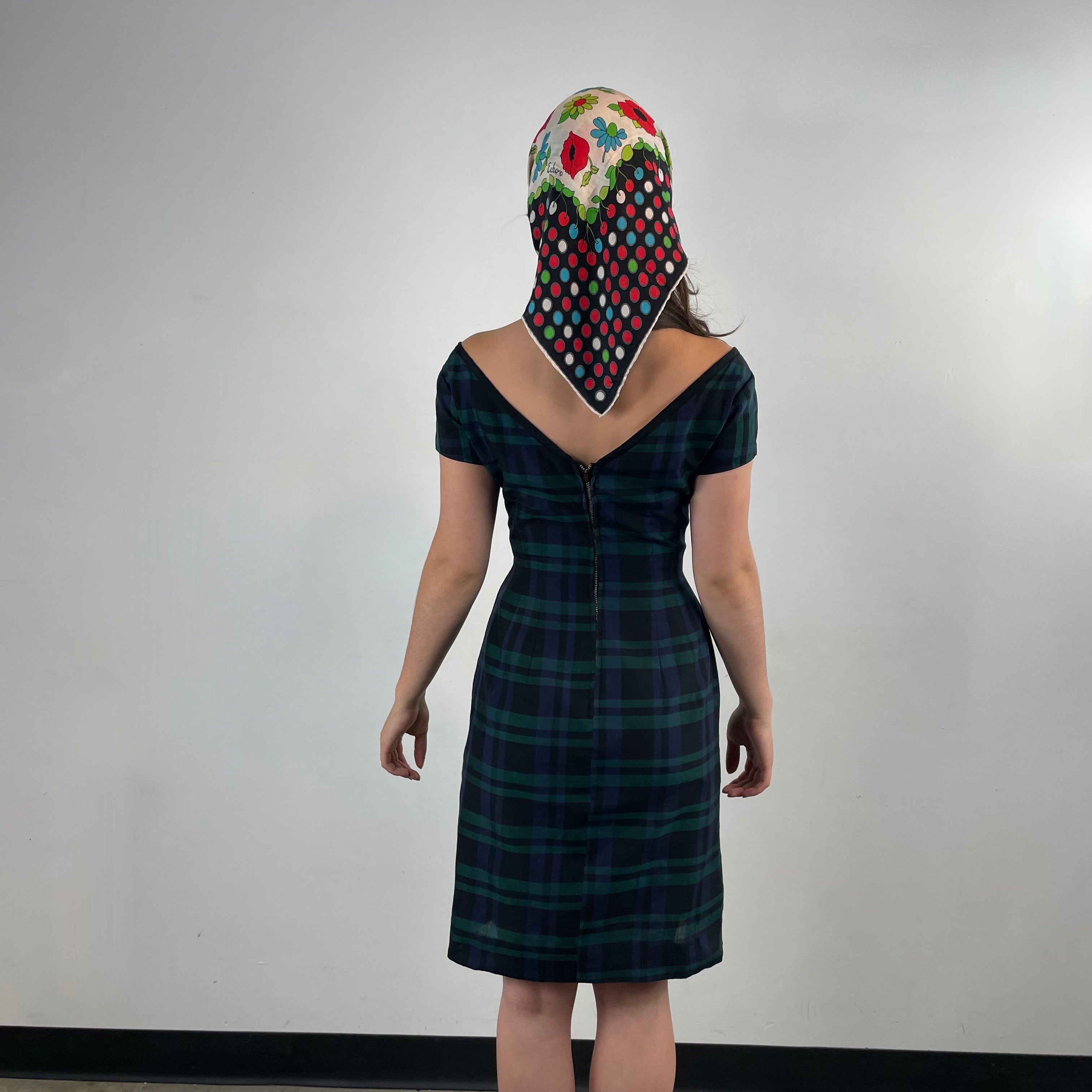 Back view of 1950s/1960s Short Sleeve Fitted Plaid Dress 
Size Small
Sold at bohemevintage.com
Montréal
