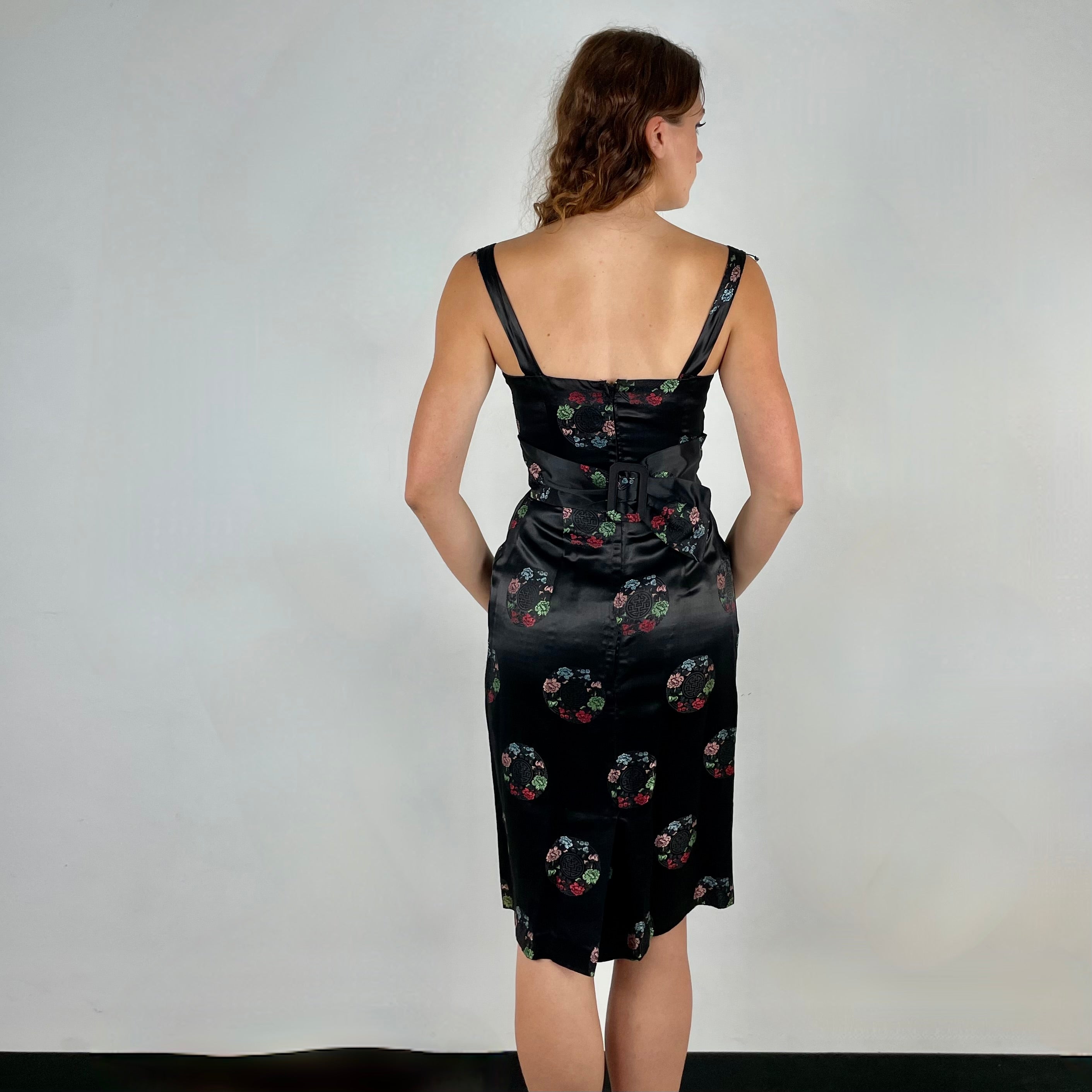 Back view of 1960s Black Satin Brocade Midi Dress
Size Small
Sold at bohemevintage.com
Montréal