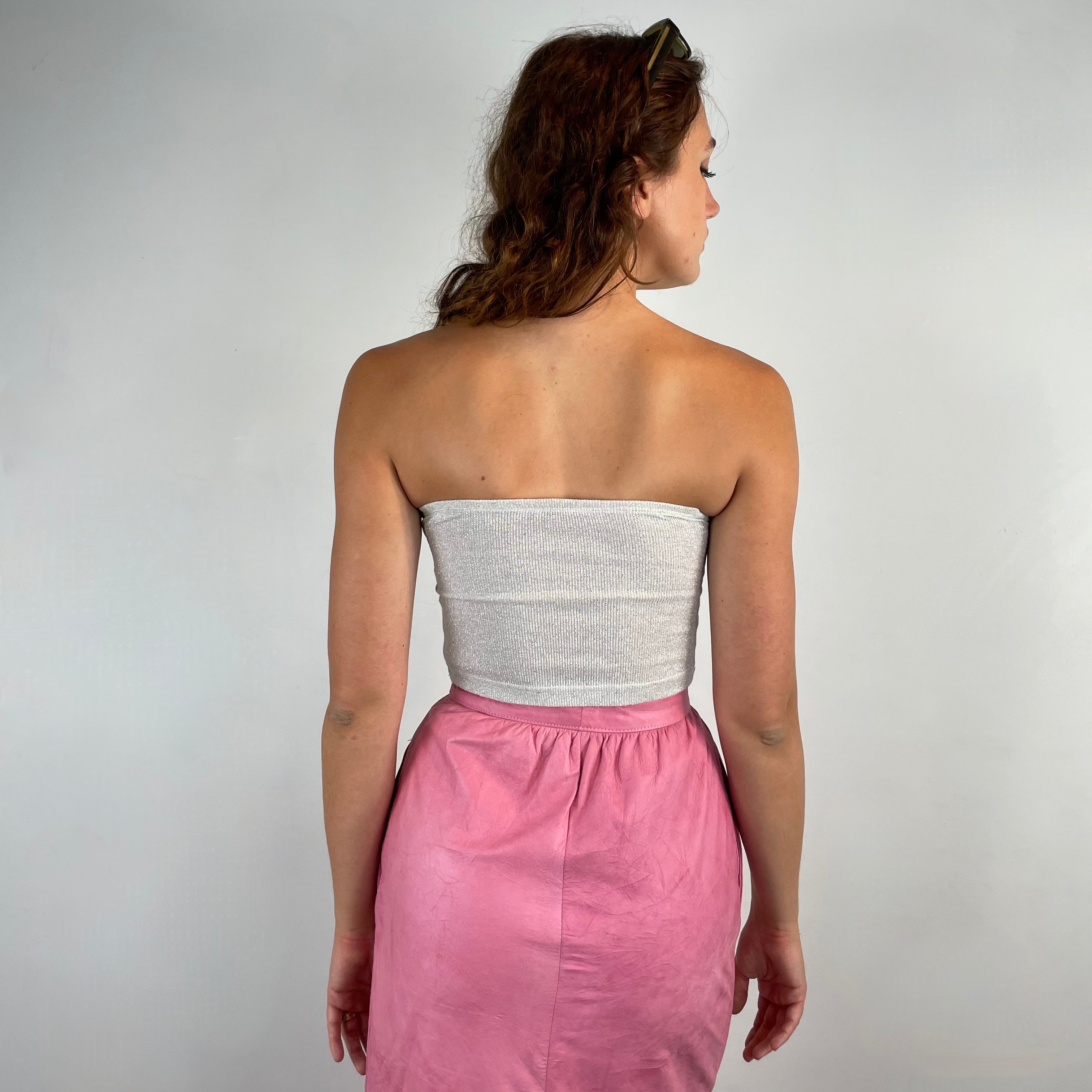 Close up back view of 1980s Robert Krief Designer Pink Leather Midi Skirt 
Size Small/Medium
Sold at bohemevintage.com 
Montréal 