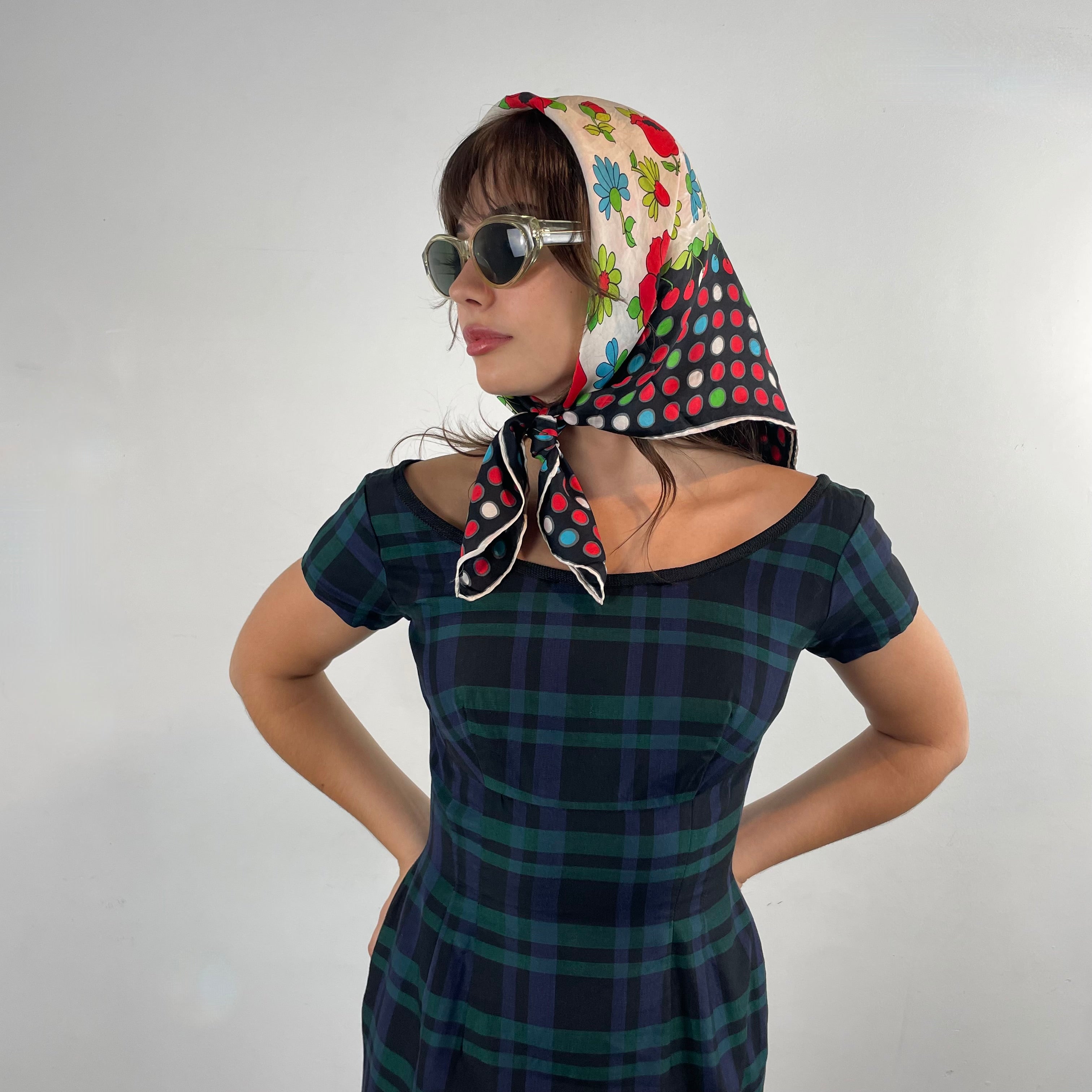Close up front view of 1950s/1960s Short Sleeve Fitted Plaid Dress 
Size Small
Sold at bohemevintage.com
Montréal
