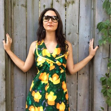 Close up view of 70s Bold Print Wide Collar Maxi Dress 
Size Small/Medium
Sold at bohemevintage.com 
Montréal 