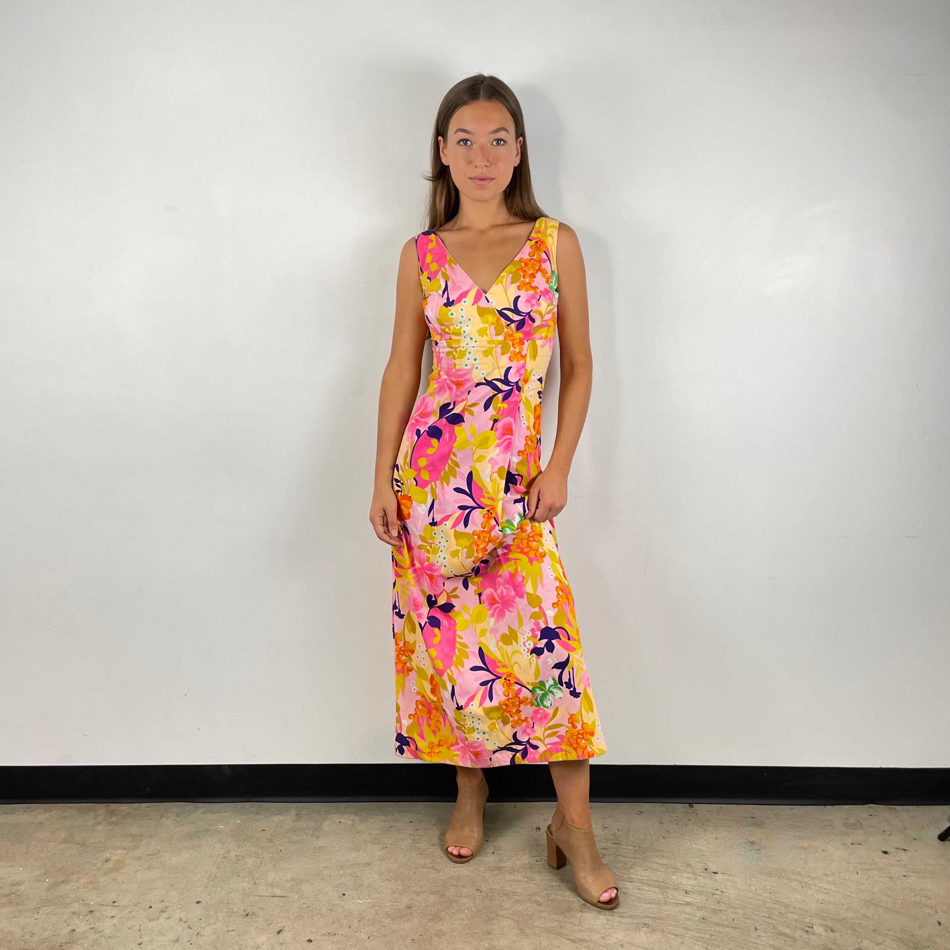 Front view of 1970s Hawaiian Bold Floral Print Maxi Dress 
Size Small
Sold at bohemevintage.com
Montréal