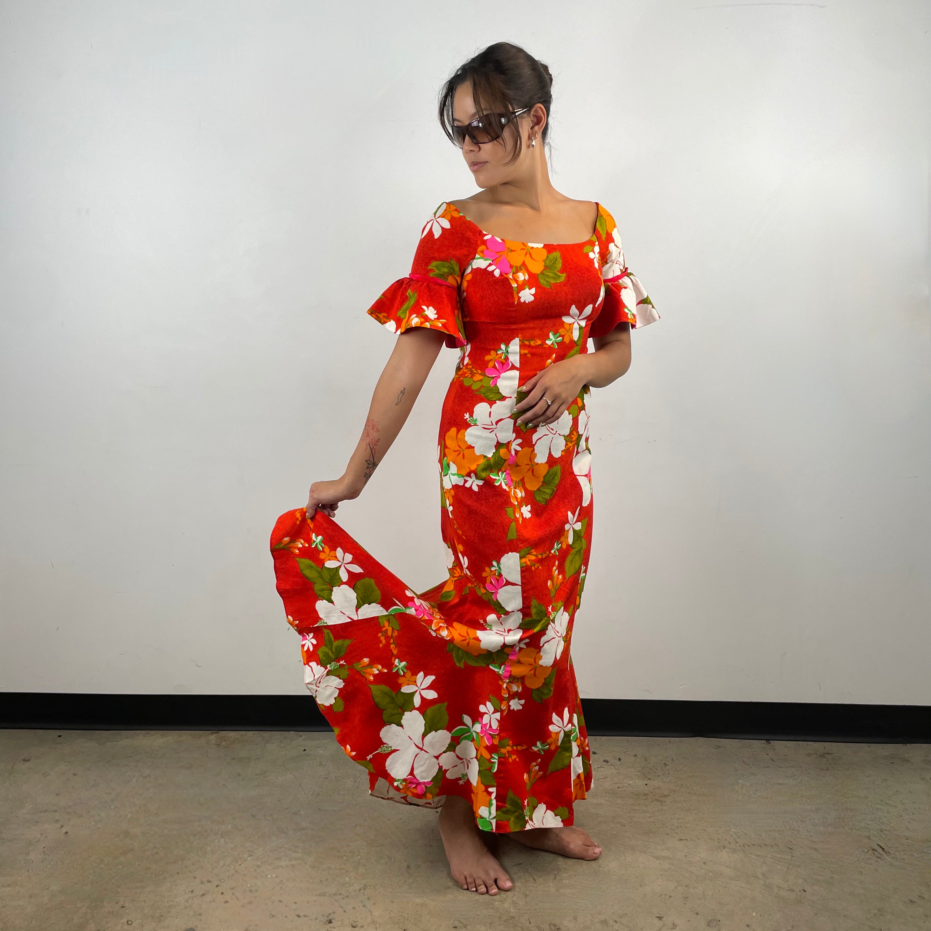 Front view of 1970s Hawaiian Short Sleeve Maxi Dress
Size Small/Medium
Sold at bohemevintage.com
Montréal 