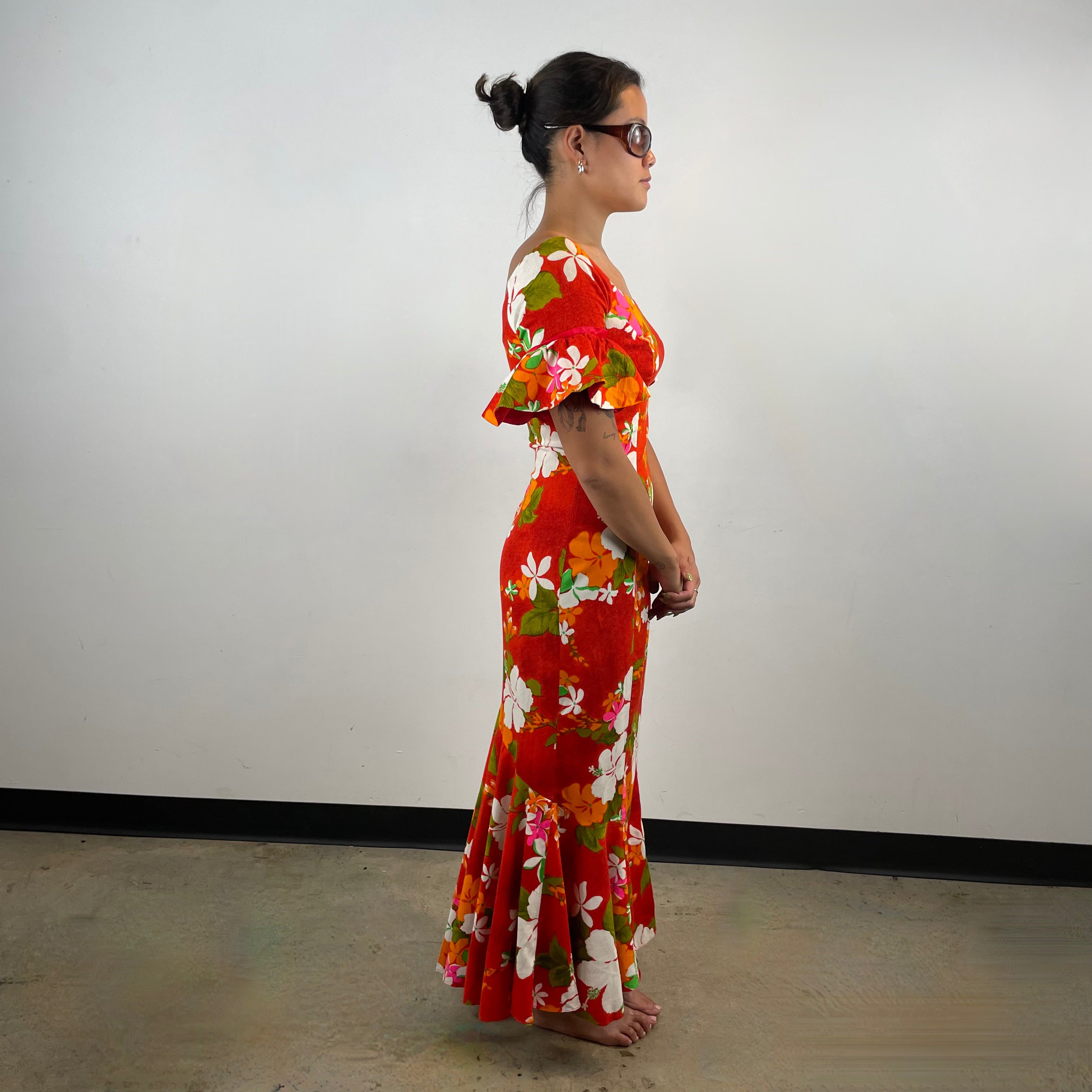 Side view of 1970s Hawaiian Short Sleeve Maxi Dress
Size Small/Medium
Sold at bohemevintage.com
Montréal 
