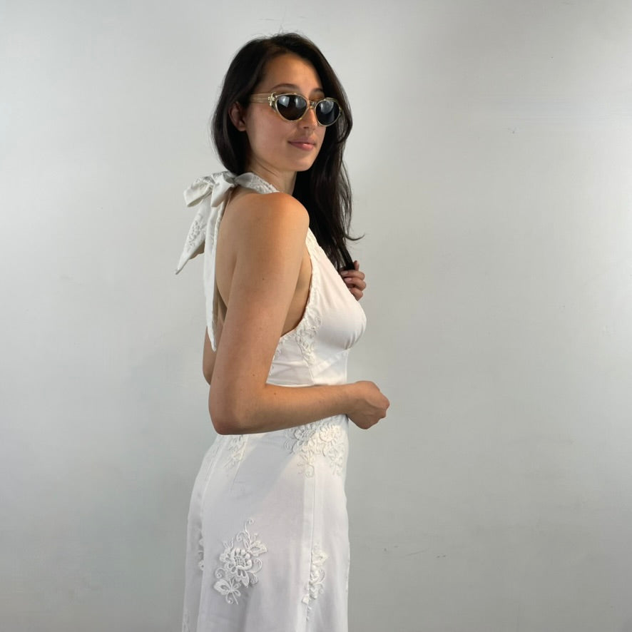 Side view of 1970s White Embroidered Wide-Leg Jumpsuit 
Size Small/Medium
Sold at bohemevintage.com
Montréal