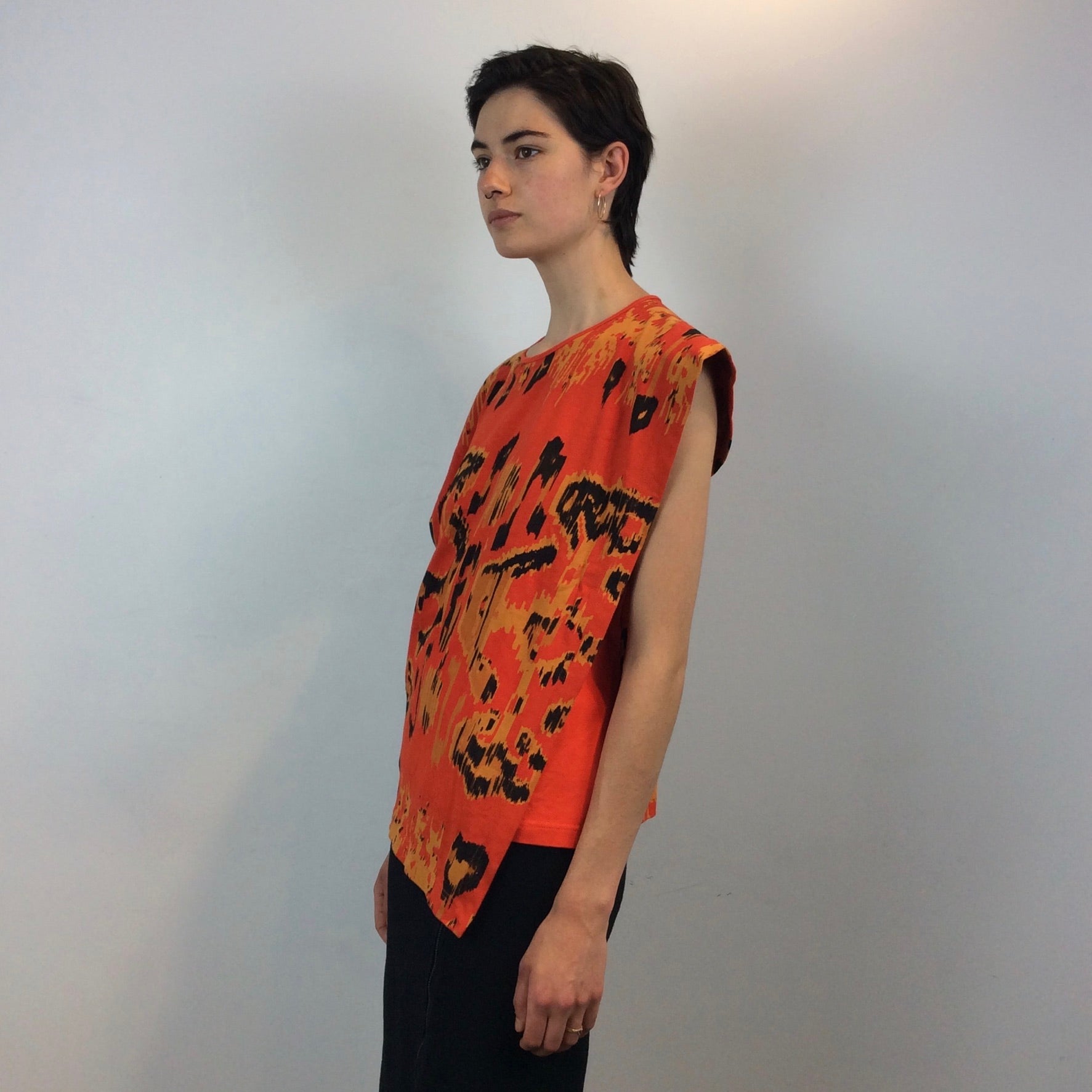 Side view of 1980s Jean-Claude Poitras Asymmetrical short sleeve Top 
Size Small/Medium
sold at bohemevintage.com, Montréal