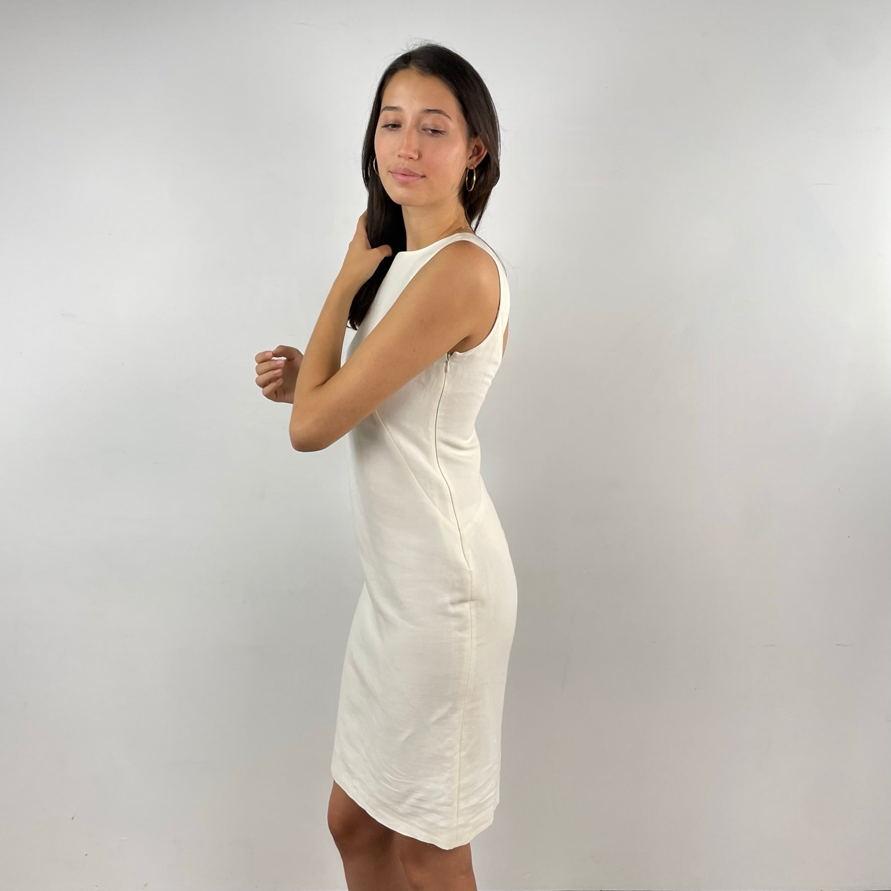 Side view of Valentino Ivory Linen Sheet Dress Size Small/Medium
Sold at bohemevintage.com, Montréal