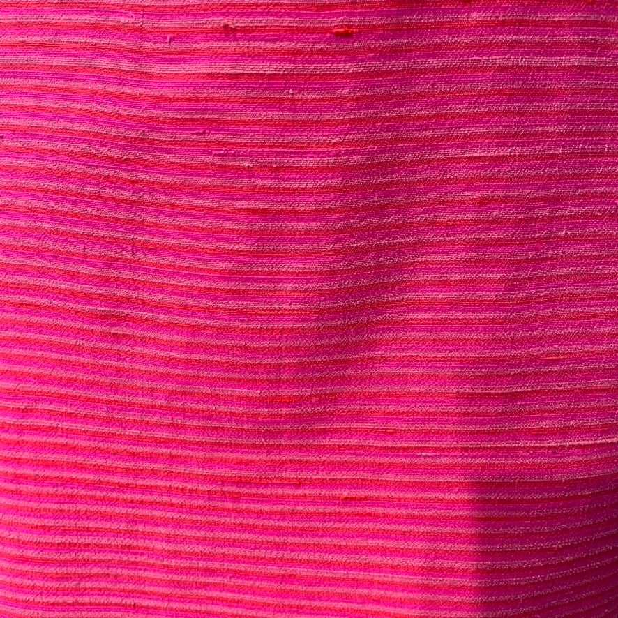 close up view of fabric of 1960s Sleeveless Silk Shantung Shift Dress 
size Small
sold at bohemevintage.com
Montréal