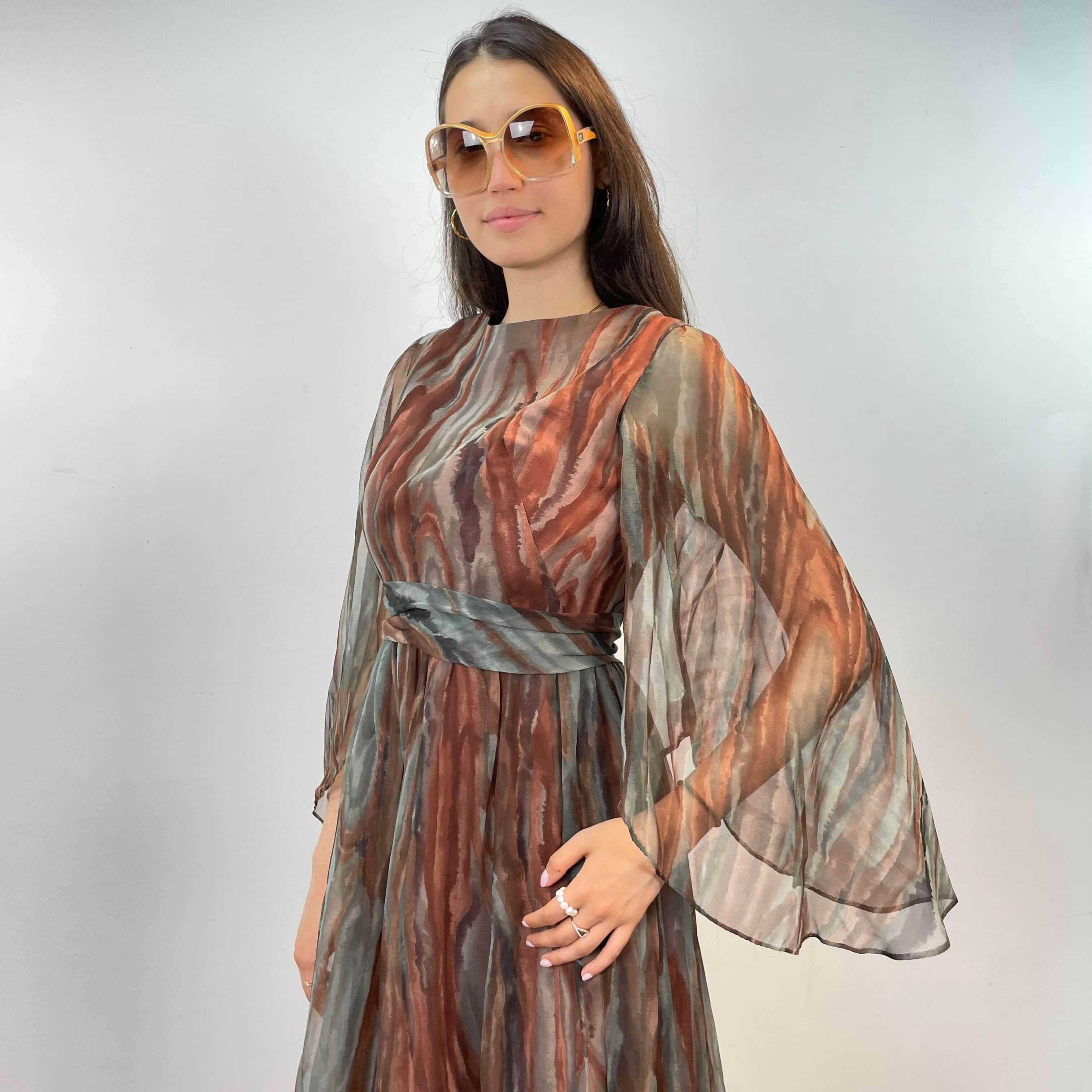 Close-up view of the sleeves of 1970s Floor-Length Boho Chic Flowy Gown size Small/Medium sold at bohemevintage.com Montreal