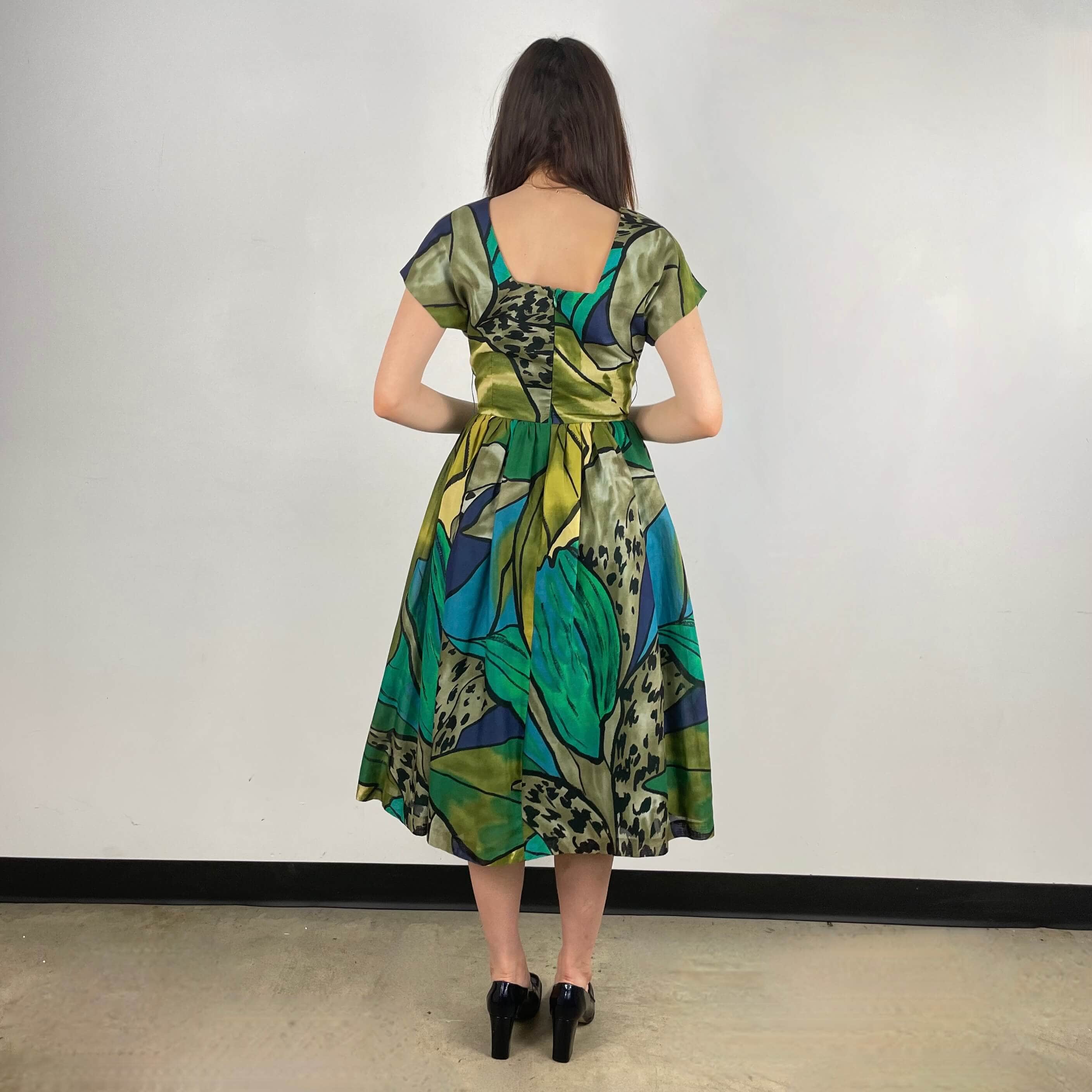 Robe mi-longue mi-longue à imprimé gras des années 1980, petite