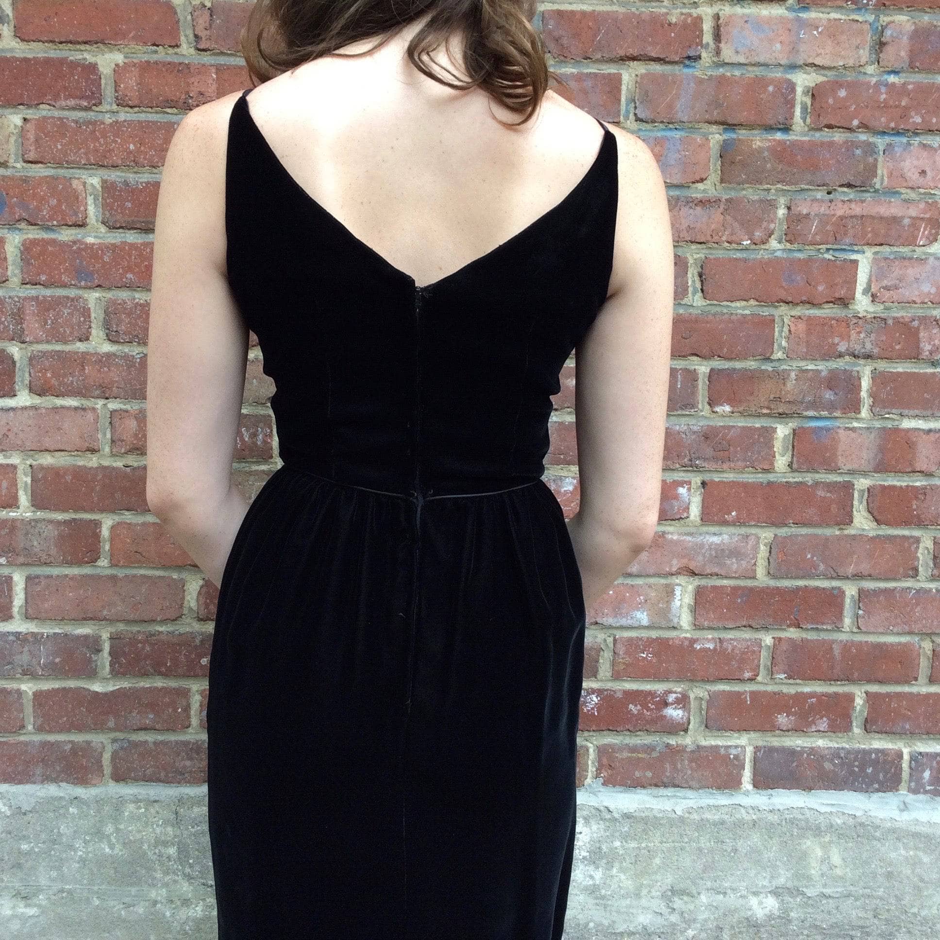 Back view of 1950s/1960s Black Velvet Sleeveless Cocktail Dress Size Small sold by bohemevintage.com Montréal