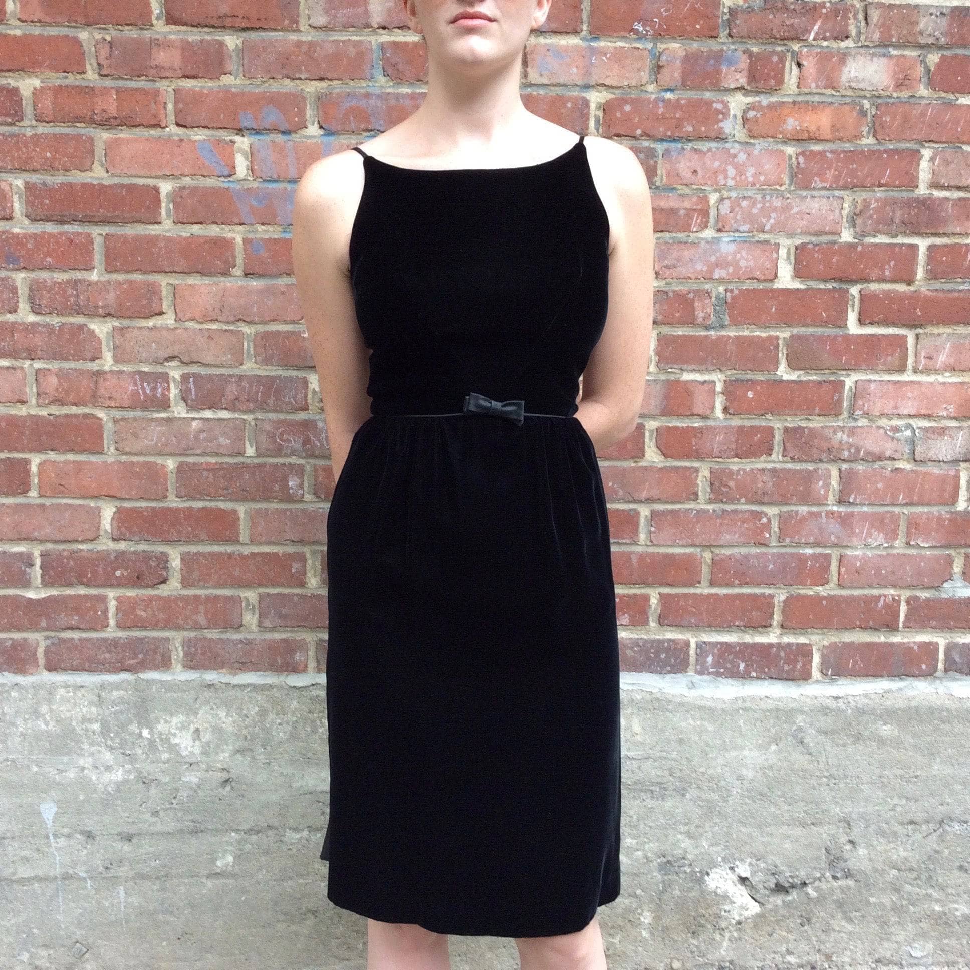 1950s/1960s Black Velvet Sleeveless Cocktail Dress Size Small sold by bohemevintage.com Montréal