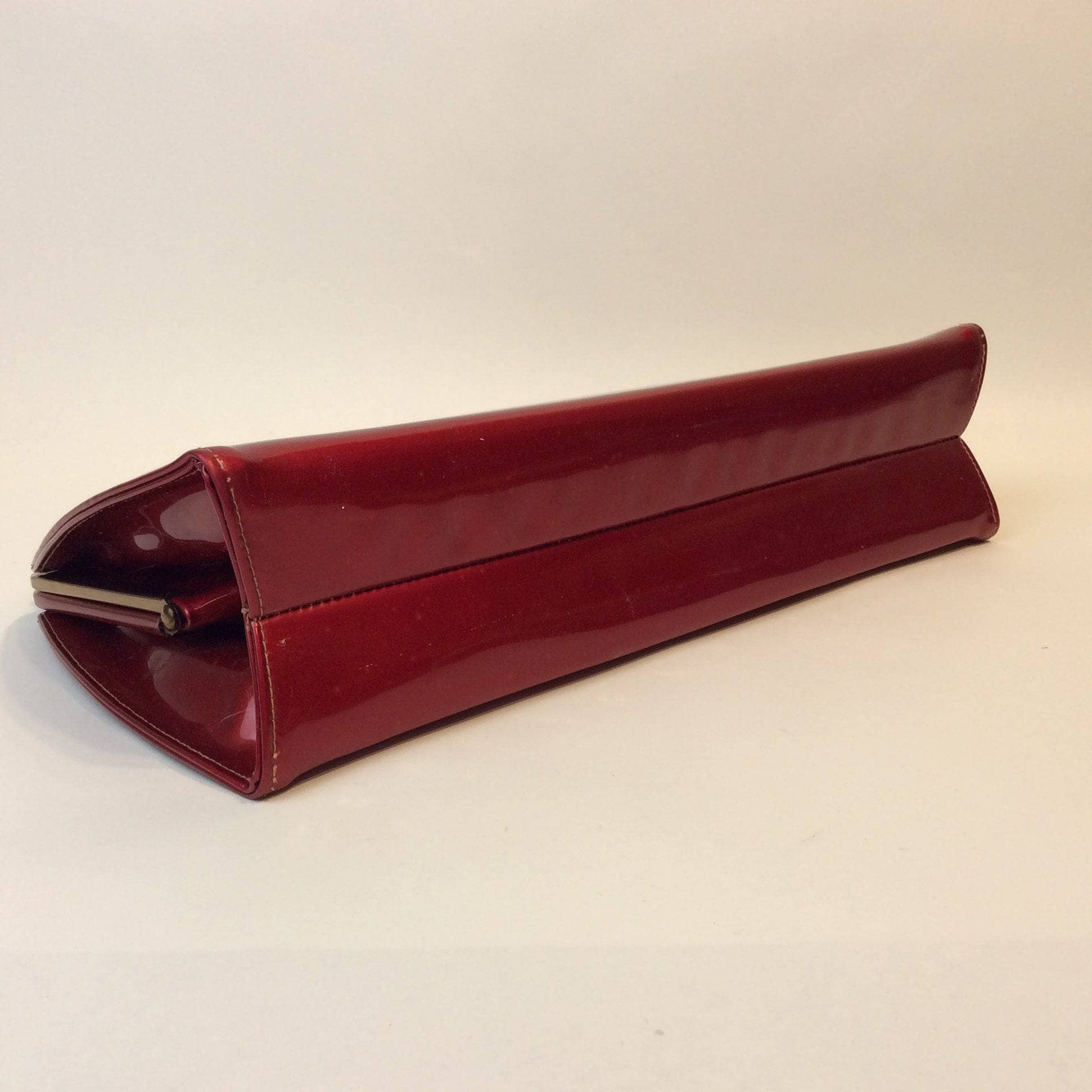 Bottom View of 1950s Glossy Red Handbag sold by bohemevintage.com Montreal 