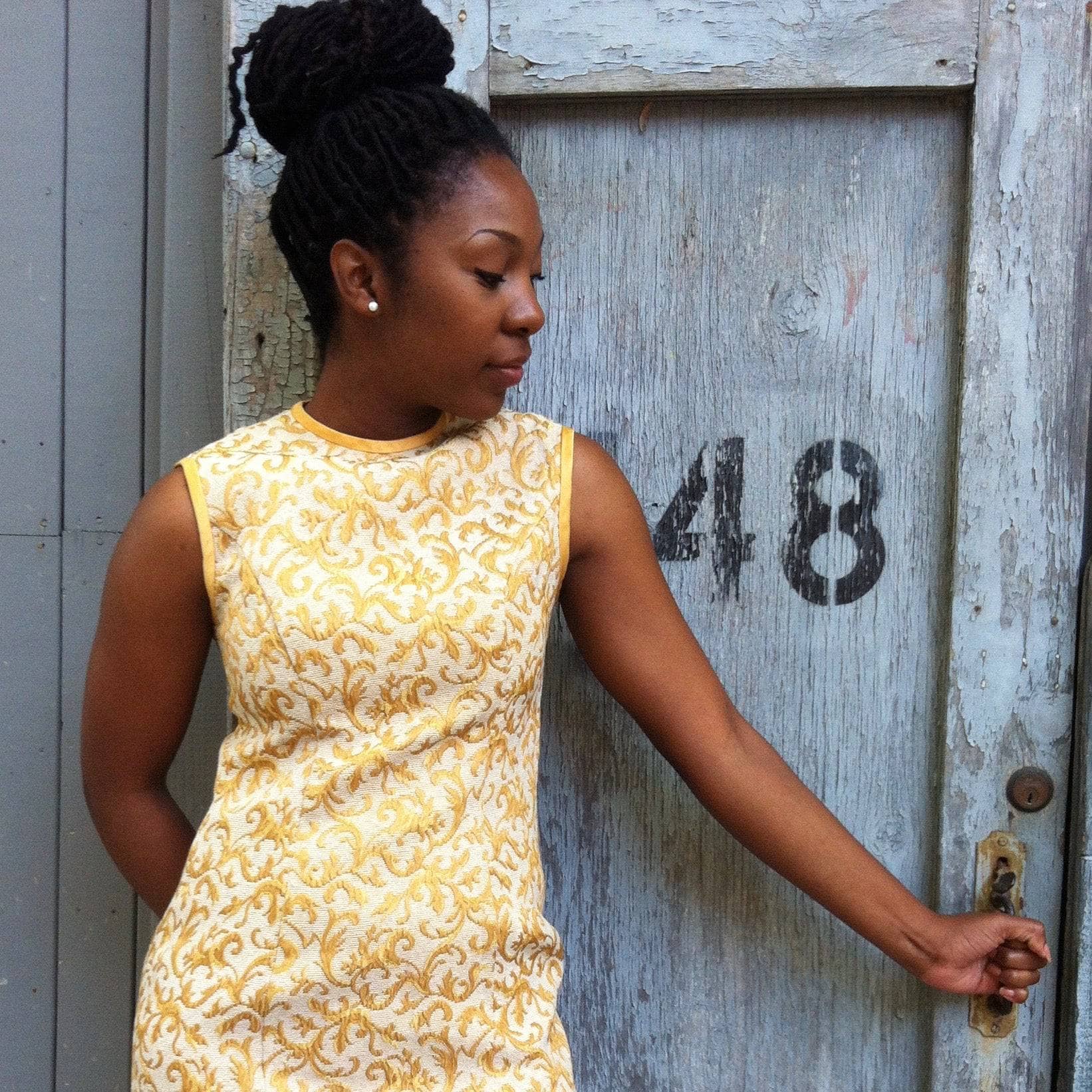 1960s Jackie O. Style Brocade Sheath Dress & Coat Set Size Small. Sold by bohemevintage.com Montréal