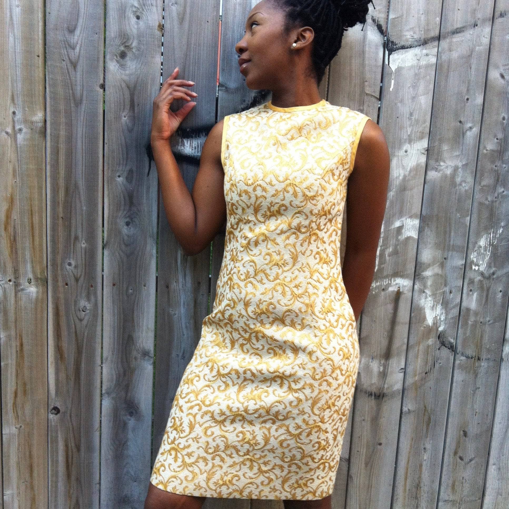 1960s Jackie O. Style Brocade Sheath Dress & Coat Set Size Small. Sold by bohemevintage.com Montréal