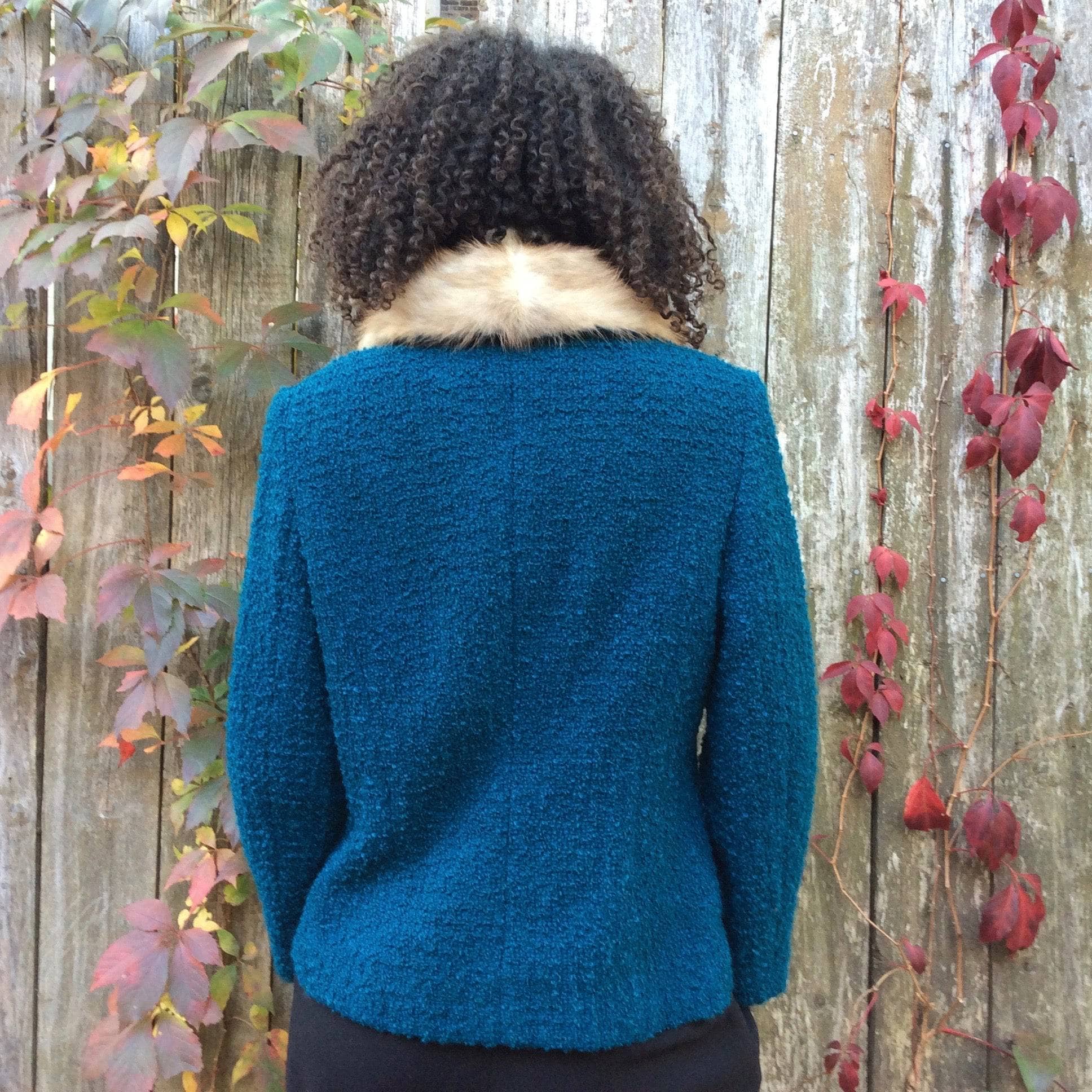 Back view 1960s Teal Wool Jacket With Fur Collar Size Medium sold by bohemevintage.com Montréal