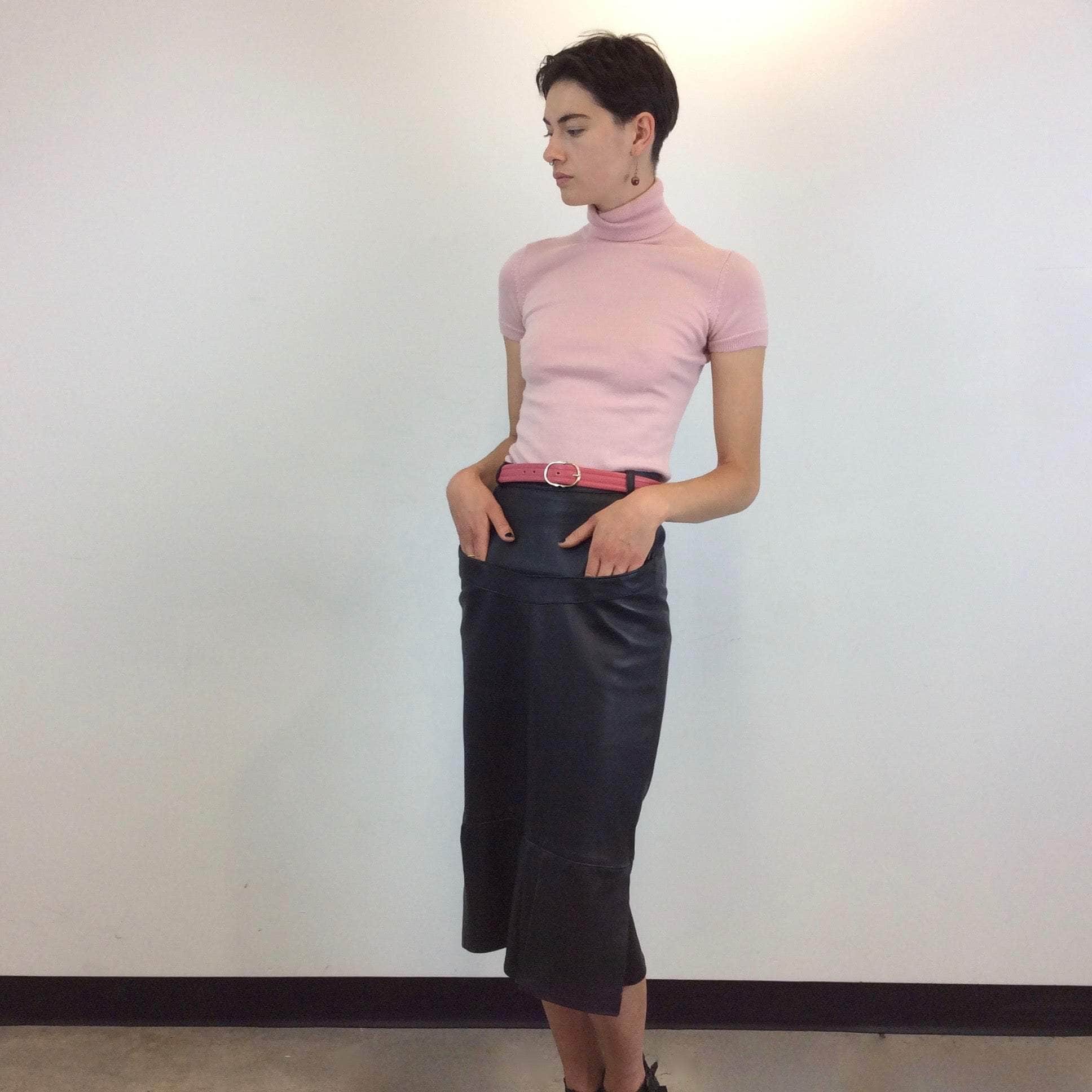 Jupe mi-longue taille haute en cuir noir des années 1990 XS/S